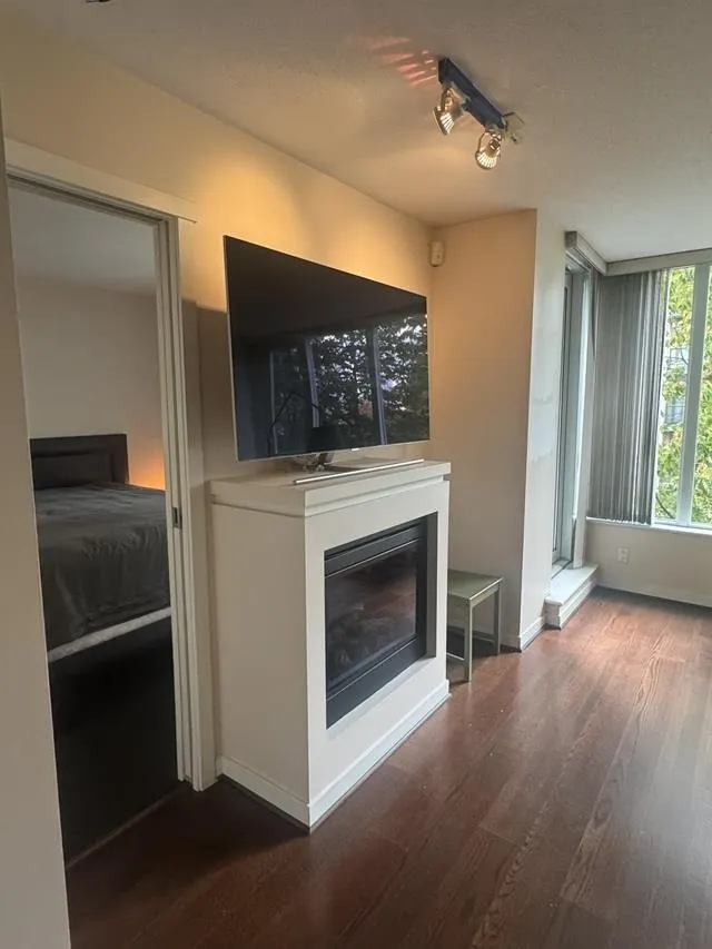 1010 Richards Street #406