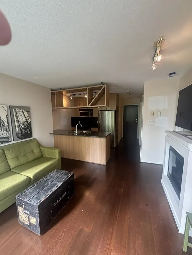 1010 Richards Street #406