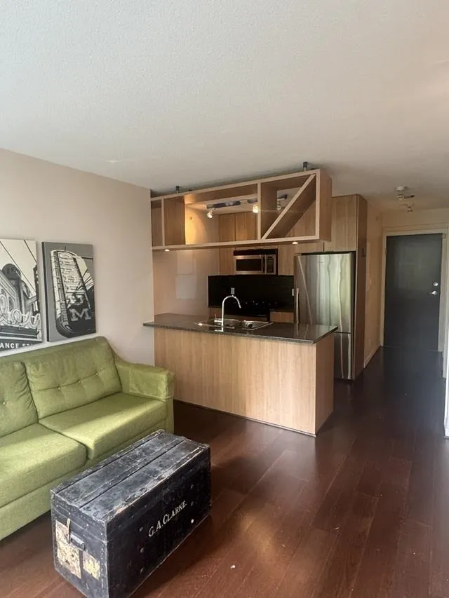 1010 Richards Street #406