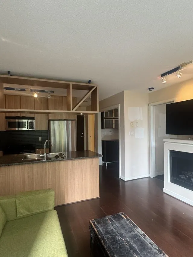 1010 Richards Street #406