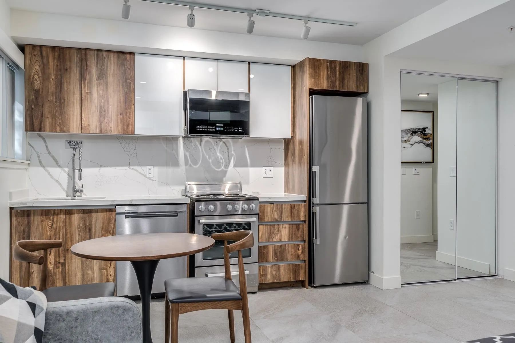 1170 Barclay Street #002