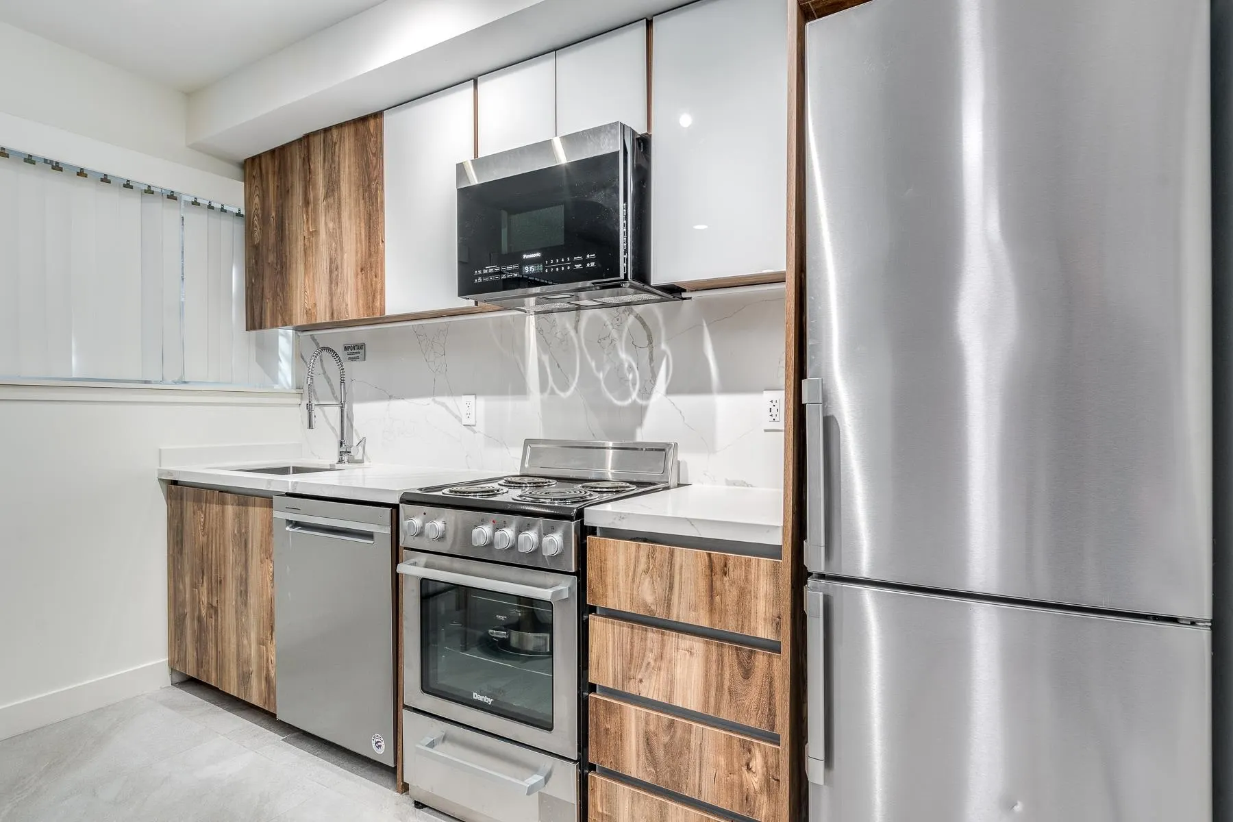 1170 Barclay Street #002