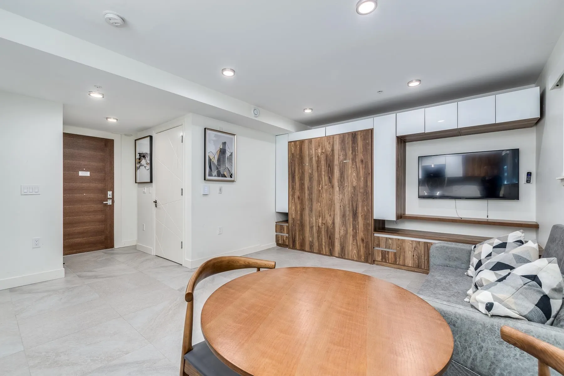 1170 Barclay Street #002