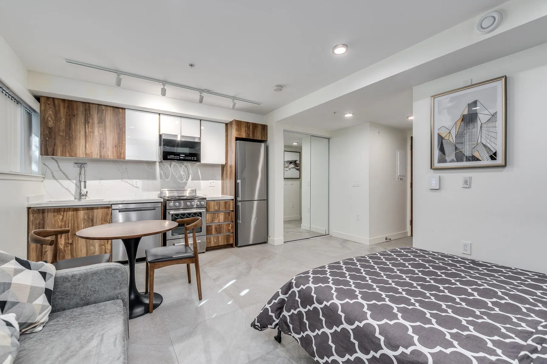 1170 Barclay Street #002