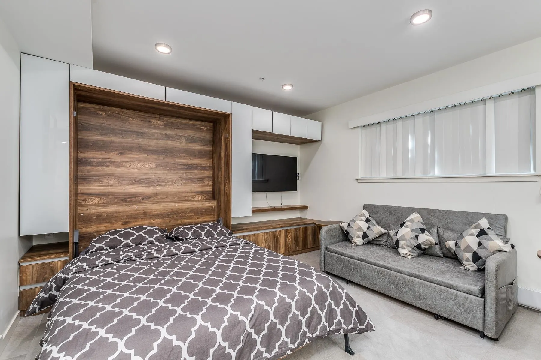 1170 Barclay Street #002