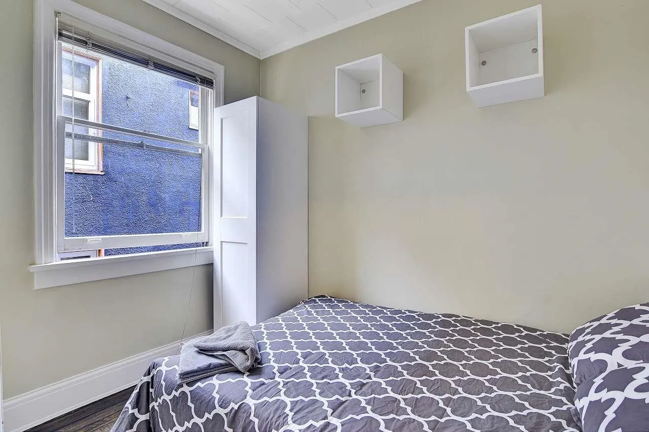 935 Jervis Street #4