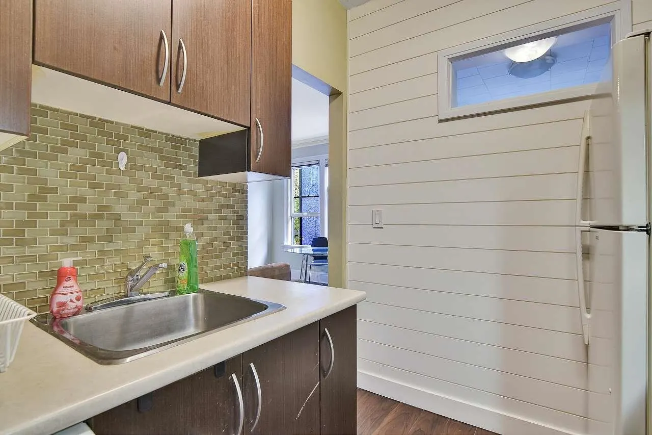 935 Jervis Street #4