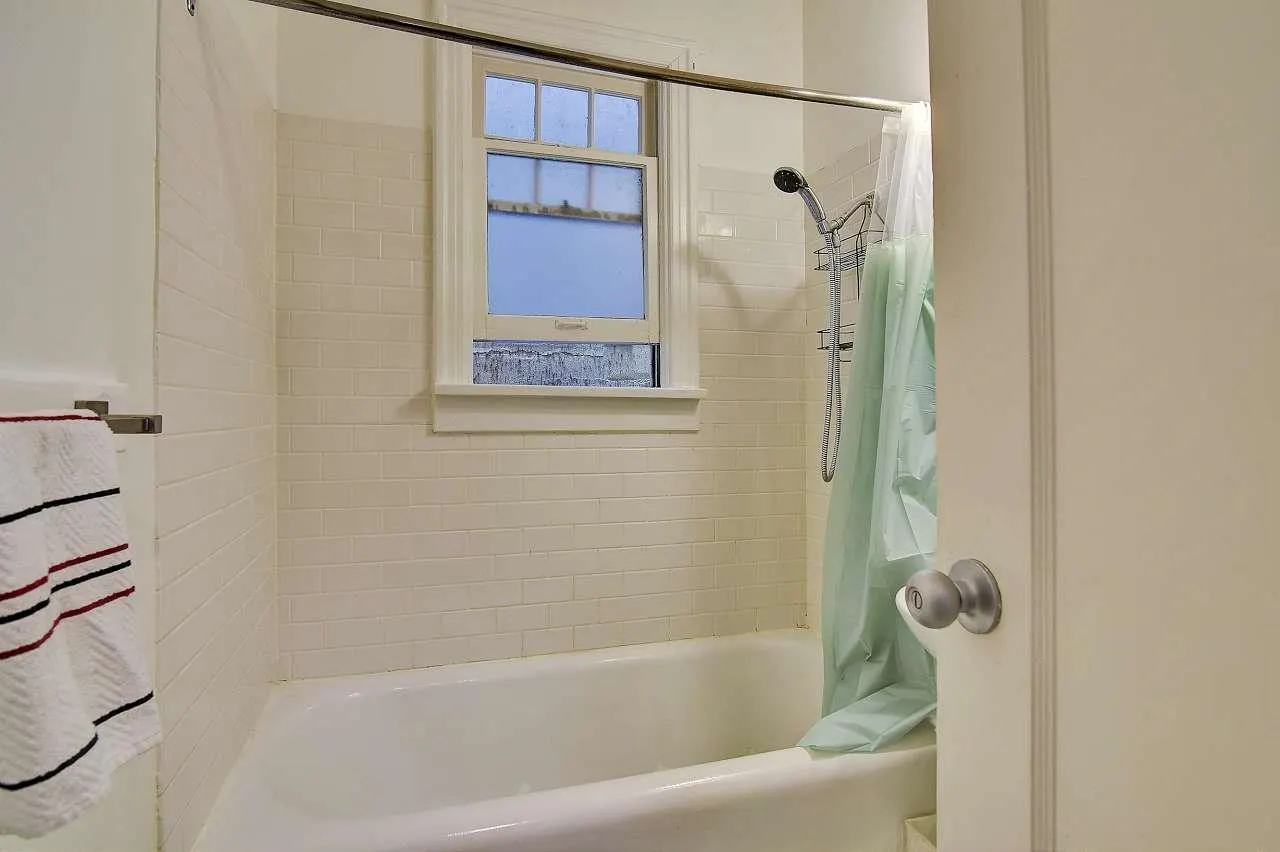 935 Jervis Street #4