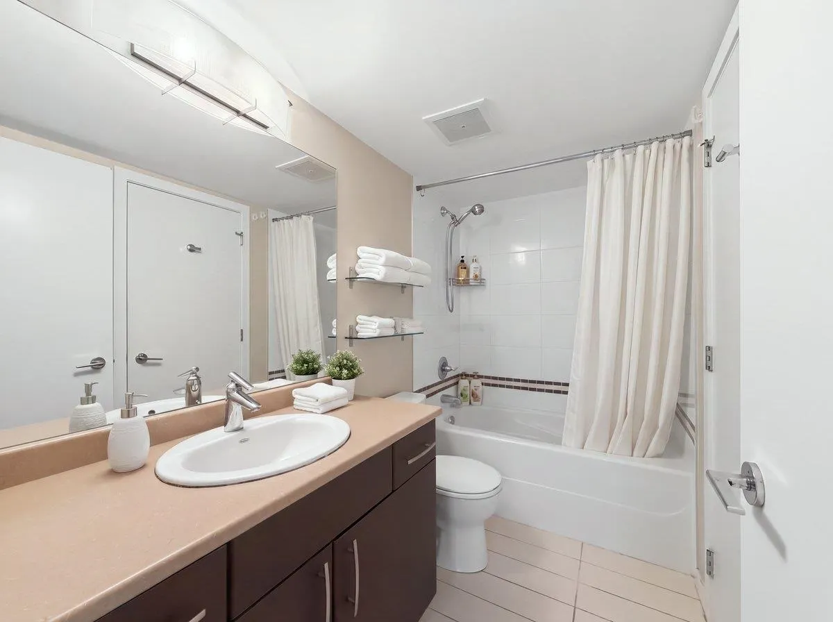 7337 Macpherson Avenue #209