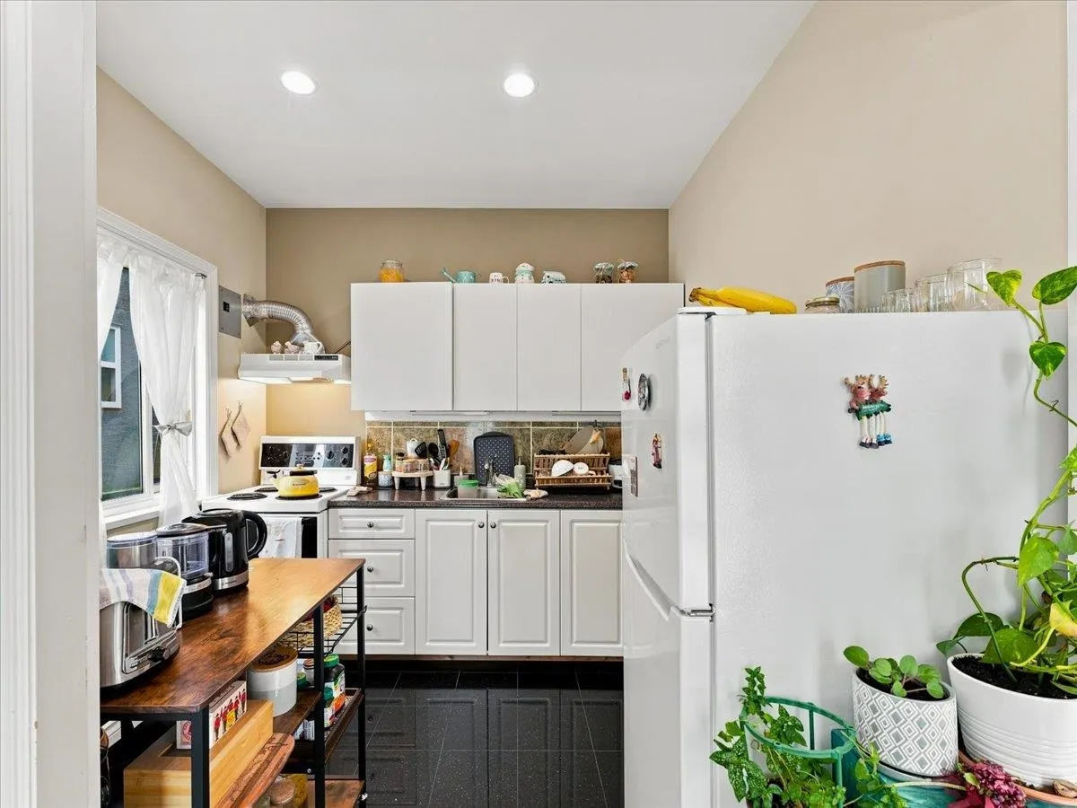 2579 W 45th Avenue