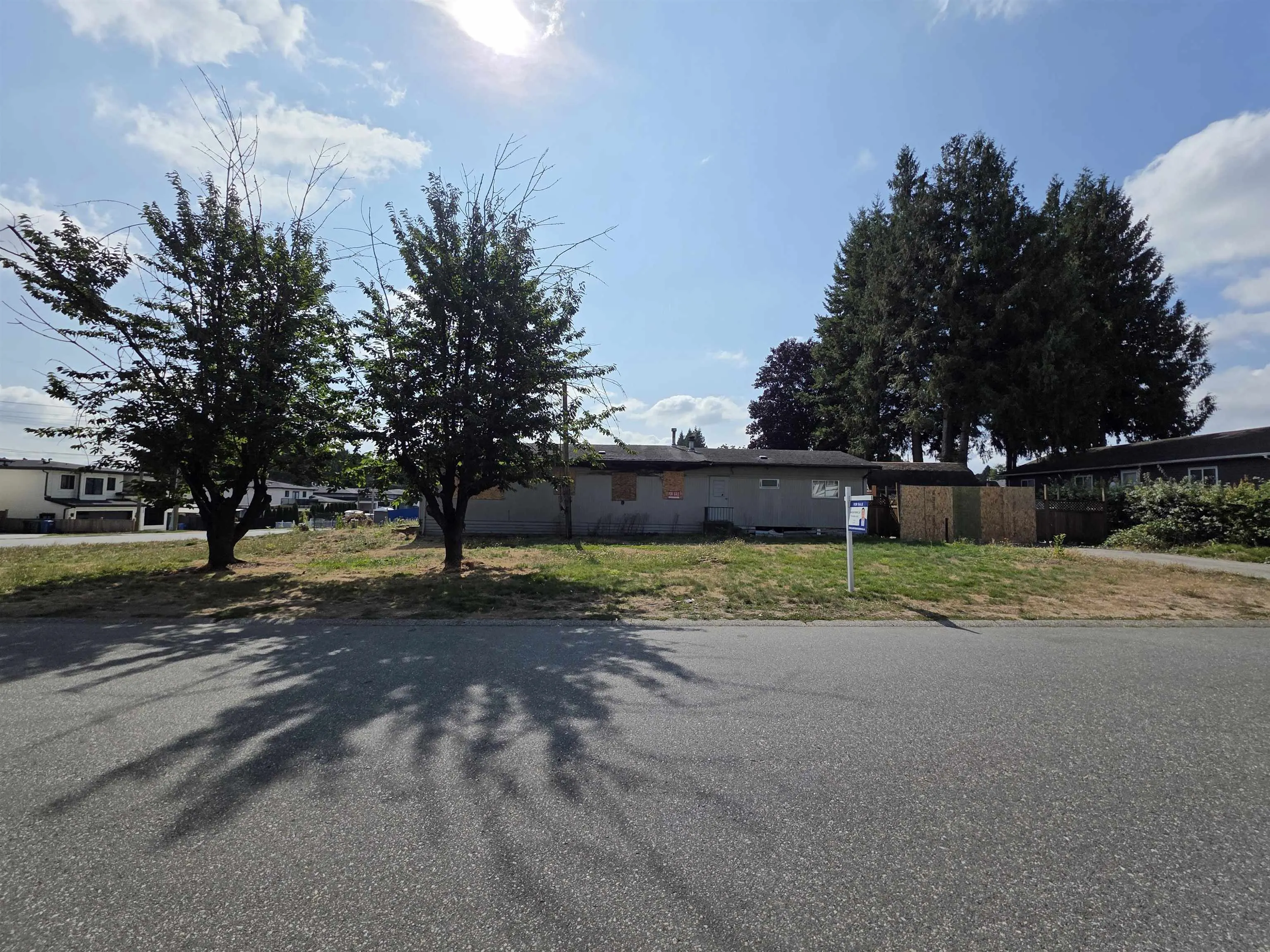 2171 Oakridge Crescent
