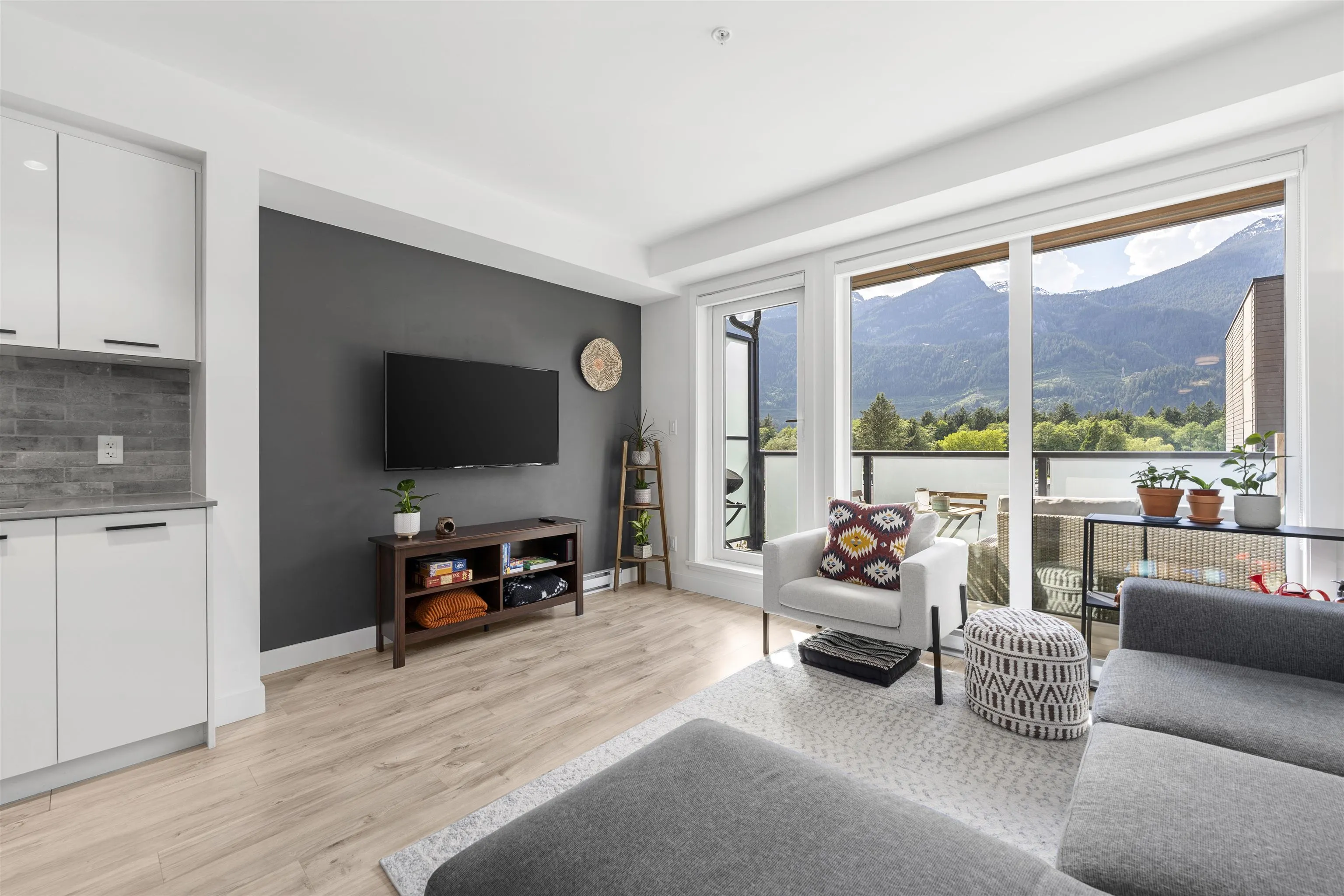 38013 Third Avenue #509