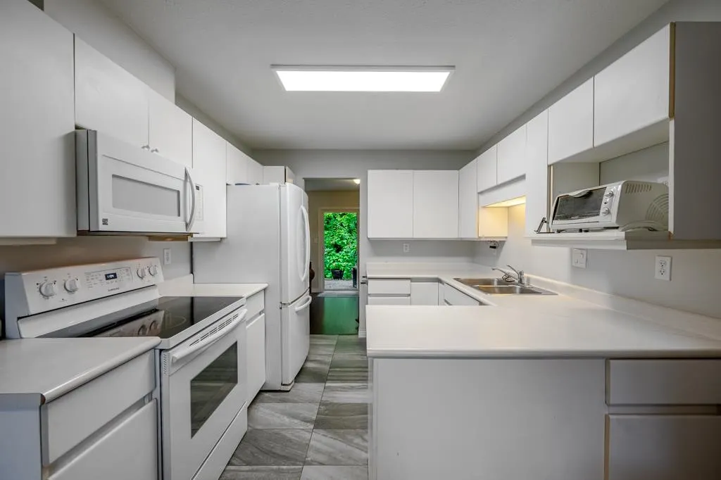 10250 155a Street #112