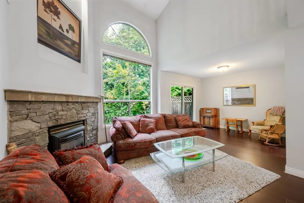 10250 155a Street #112