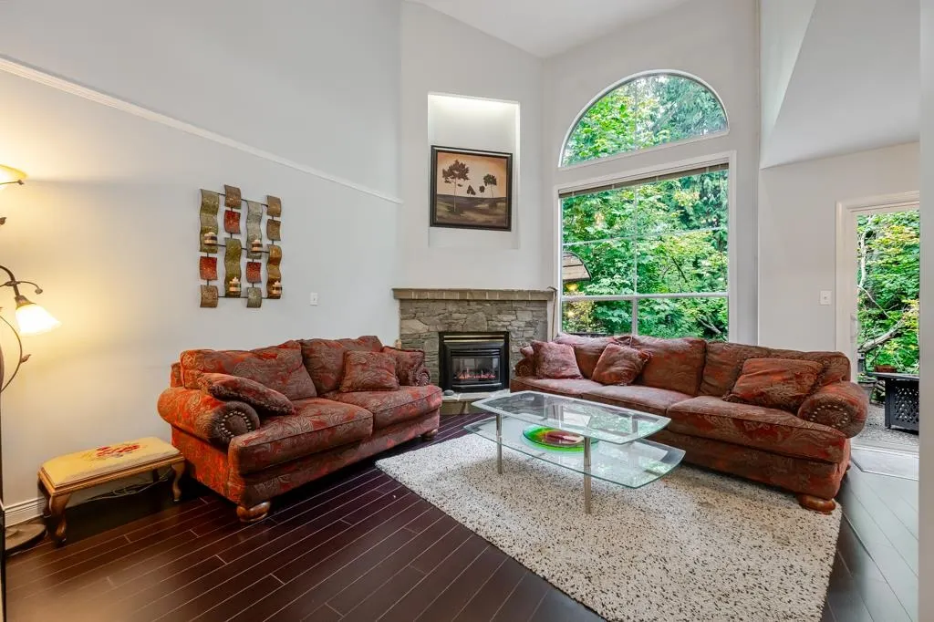 10250 155a Street #112