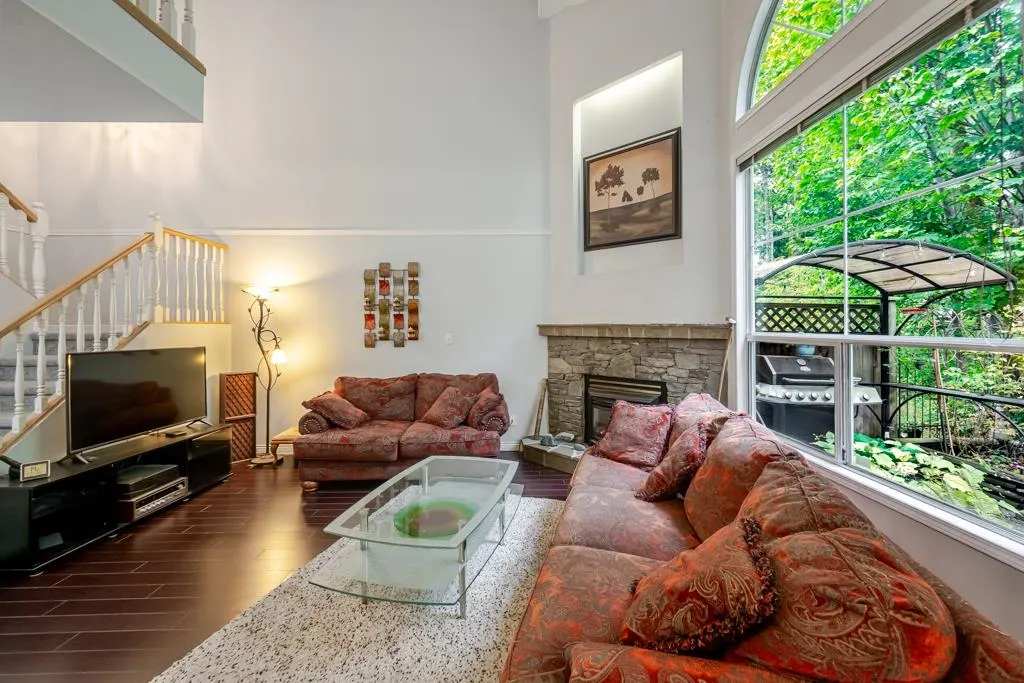 10250 155a Street #112