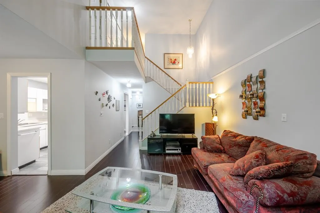 10250 155a Street #112