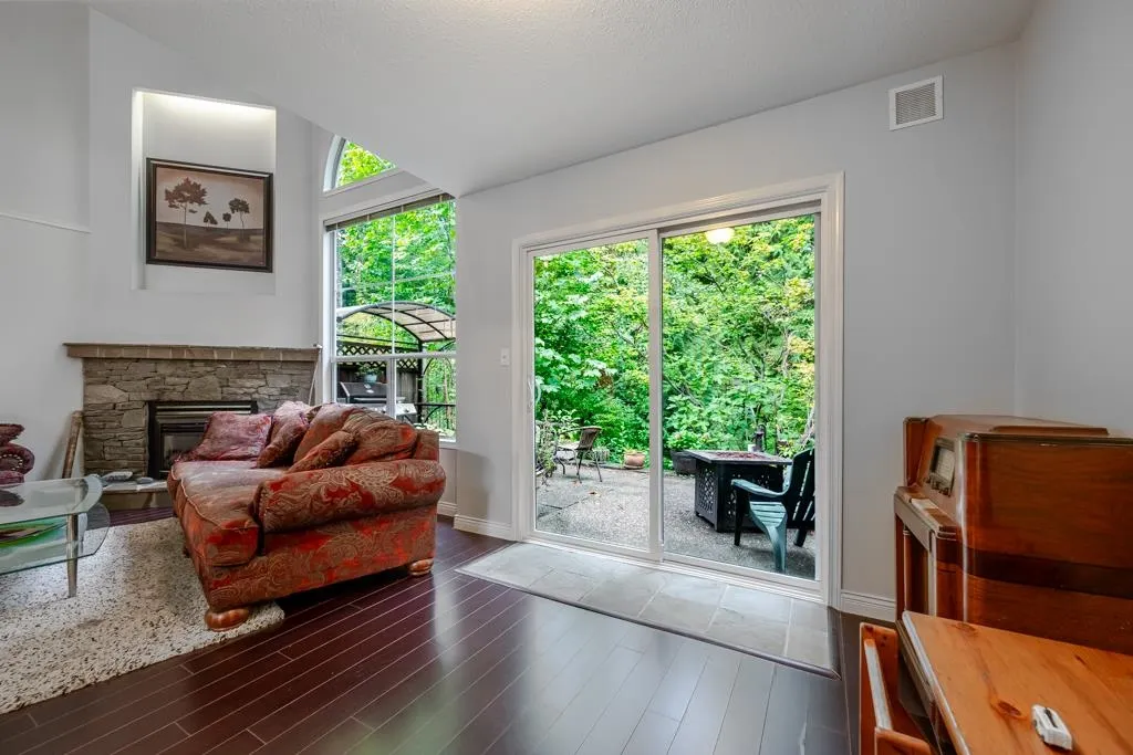10250 155a Street #112
