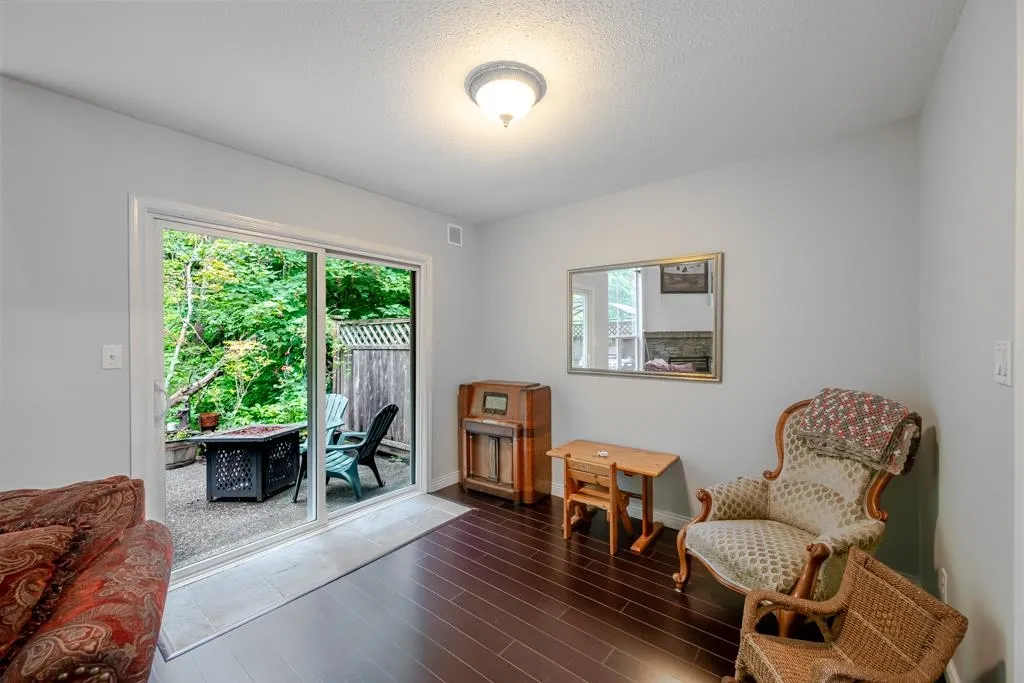 10250 155a Street #112