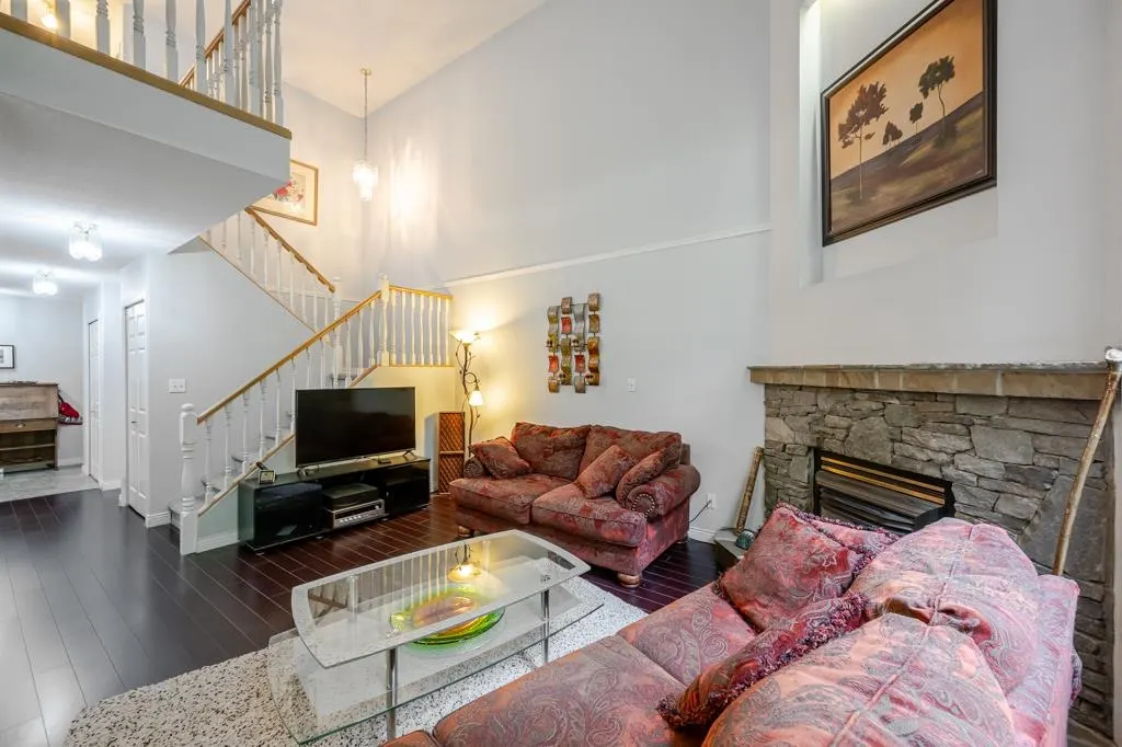 10250 155a Street #112