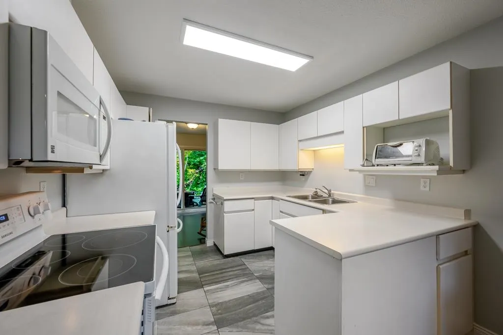 10250 155a Street #112