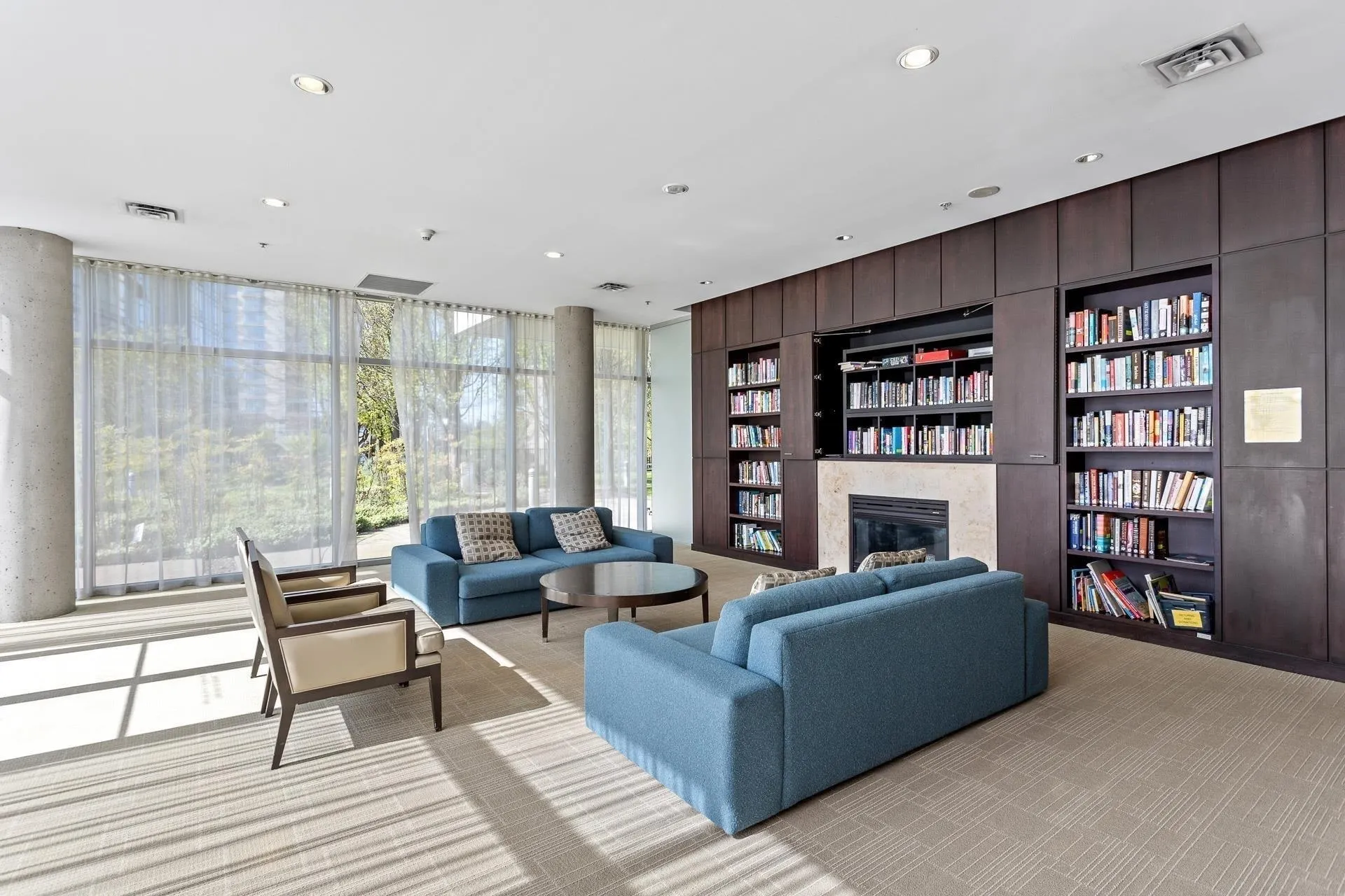 2505 455 Beach Crescent