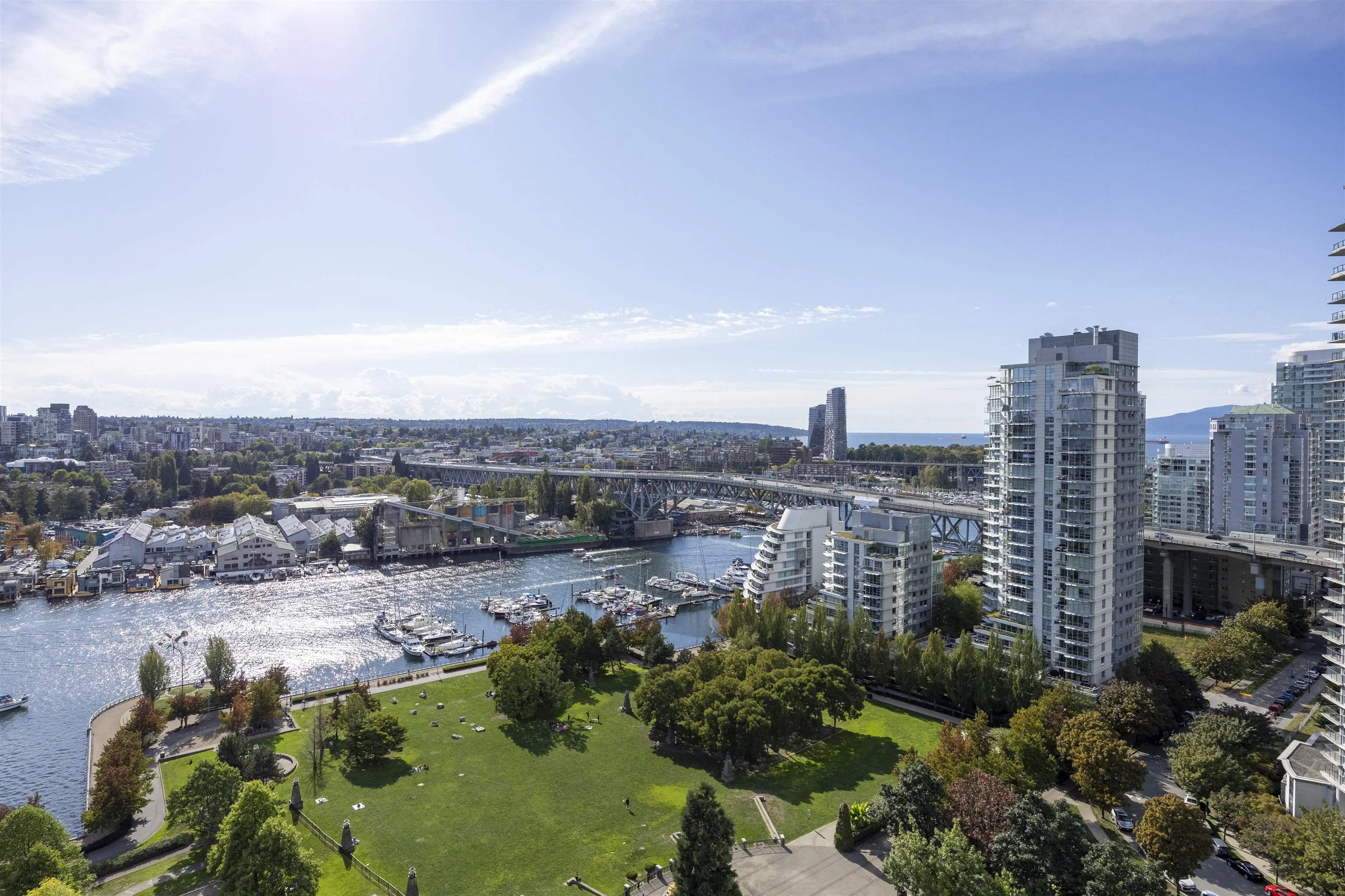 2505 455 Beach Crescent