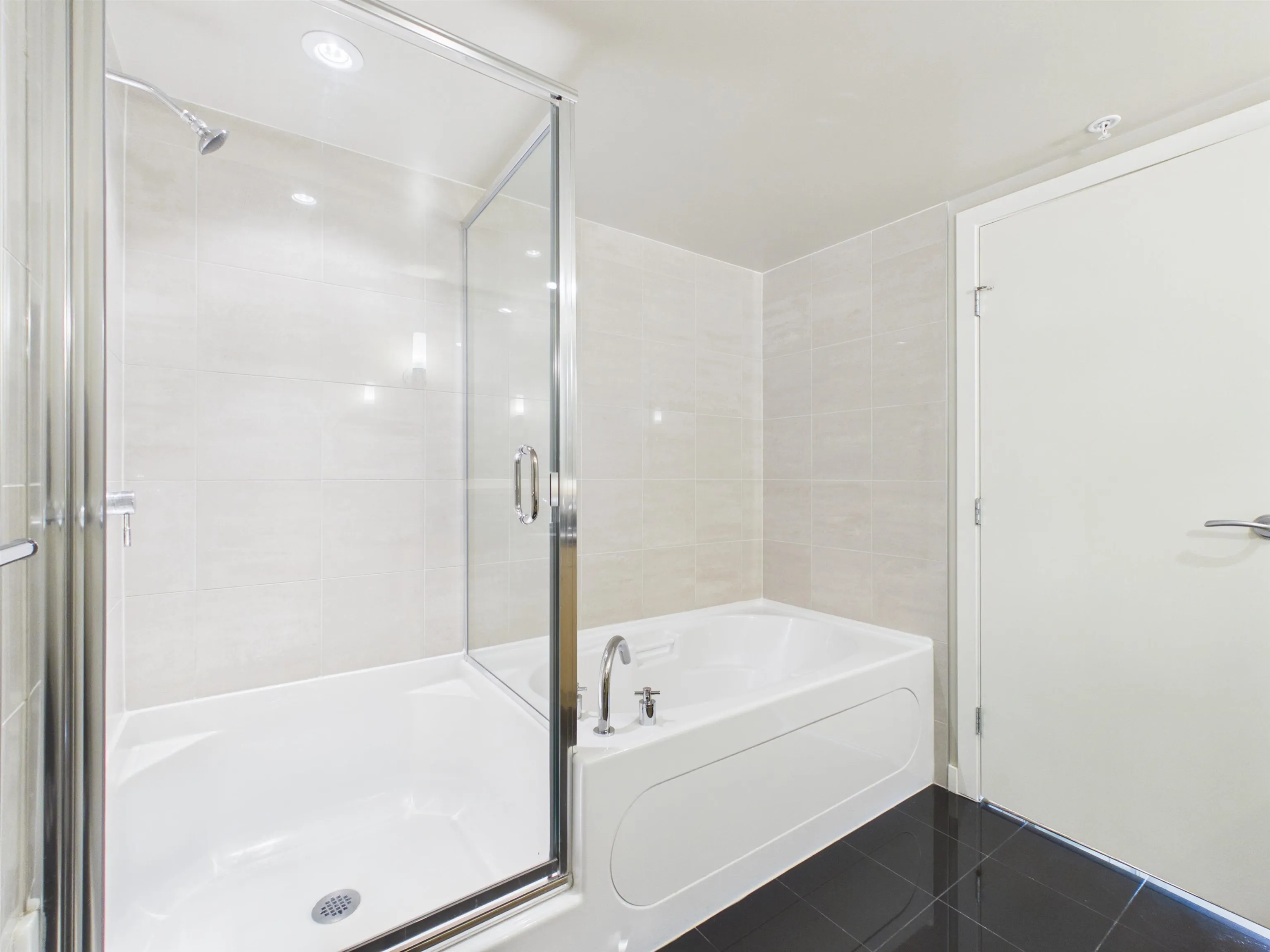 2505 455 Beach Crescent