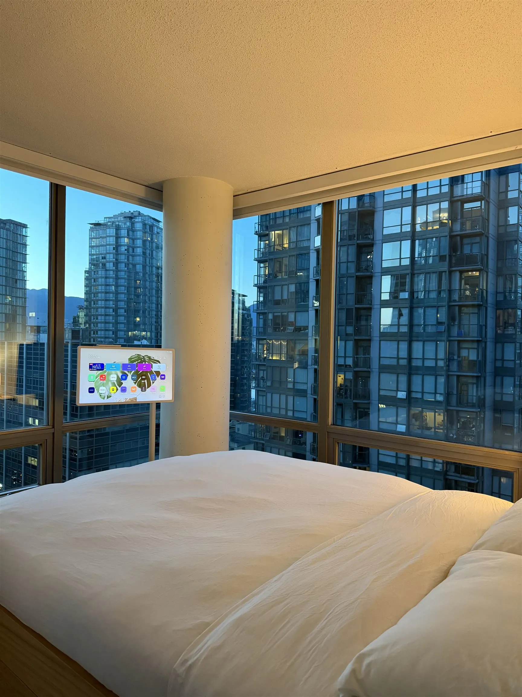 1200 W Georgia Street #1402