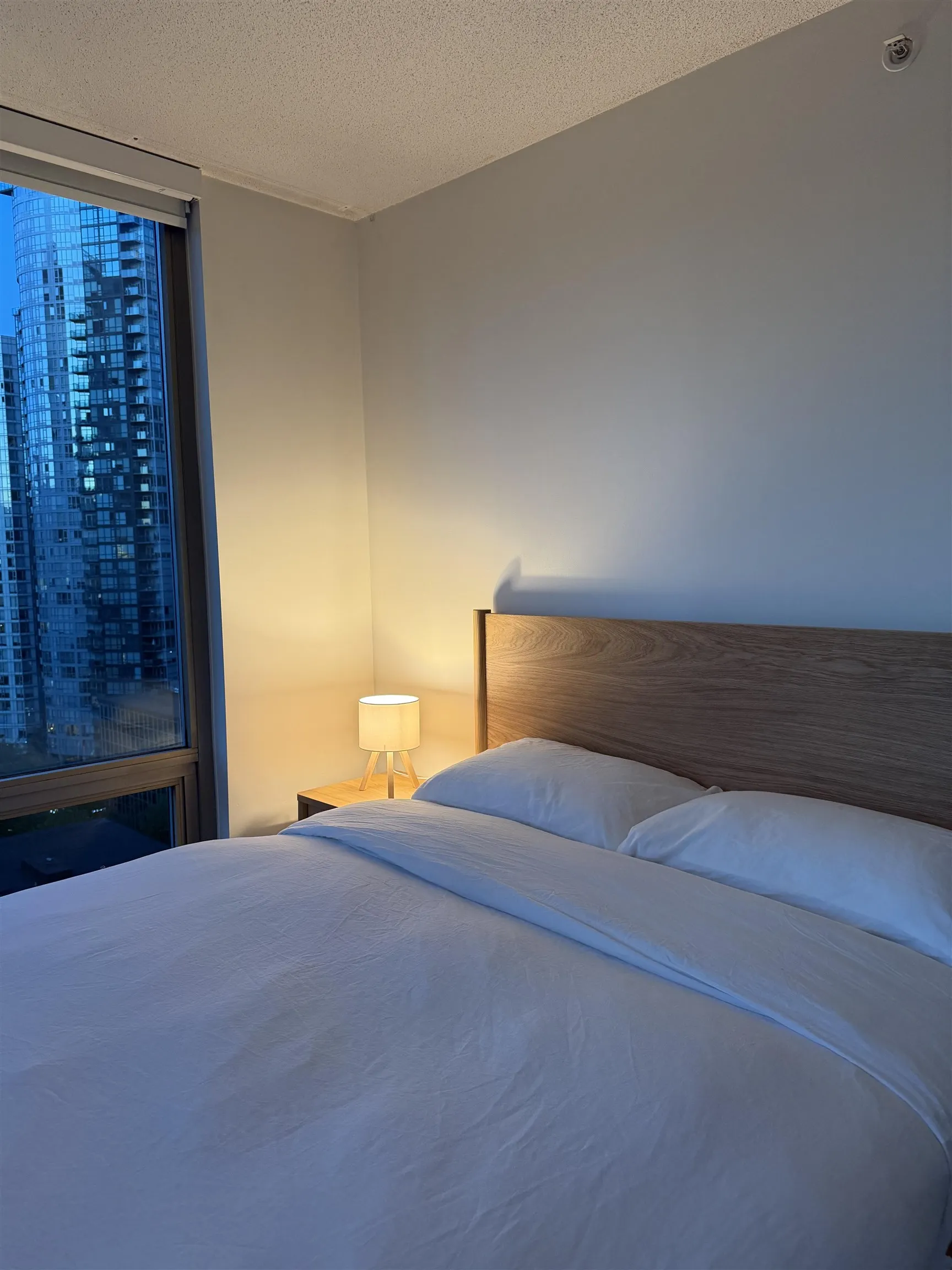 1200 W Georgia Street #1402