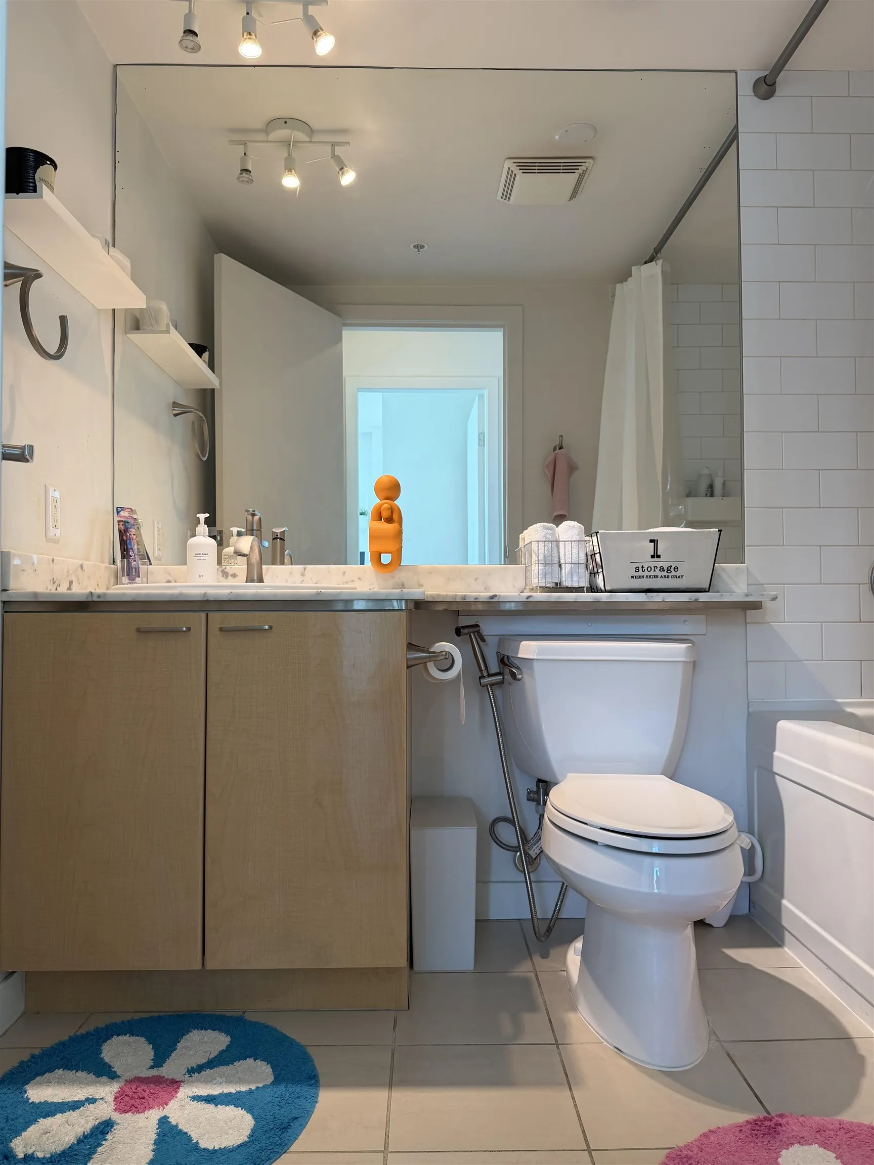 1200 W Georgia Street #1402