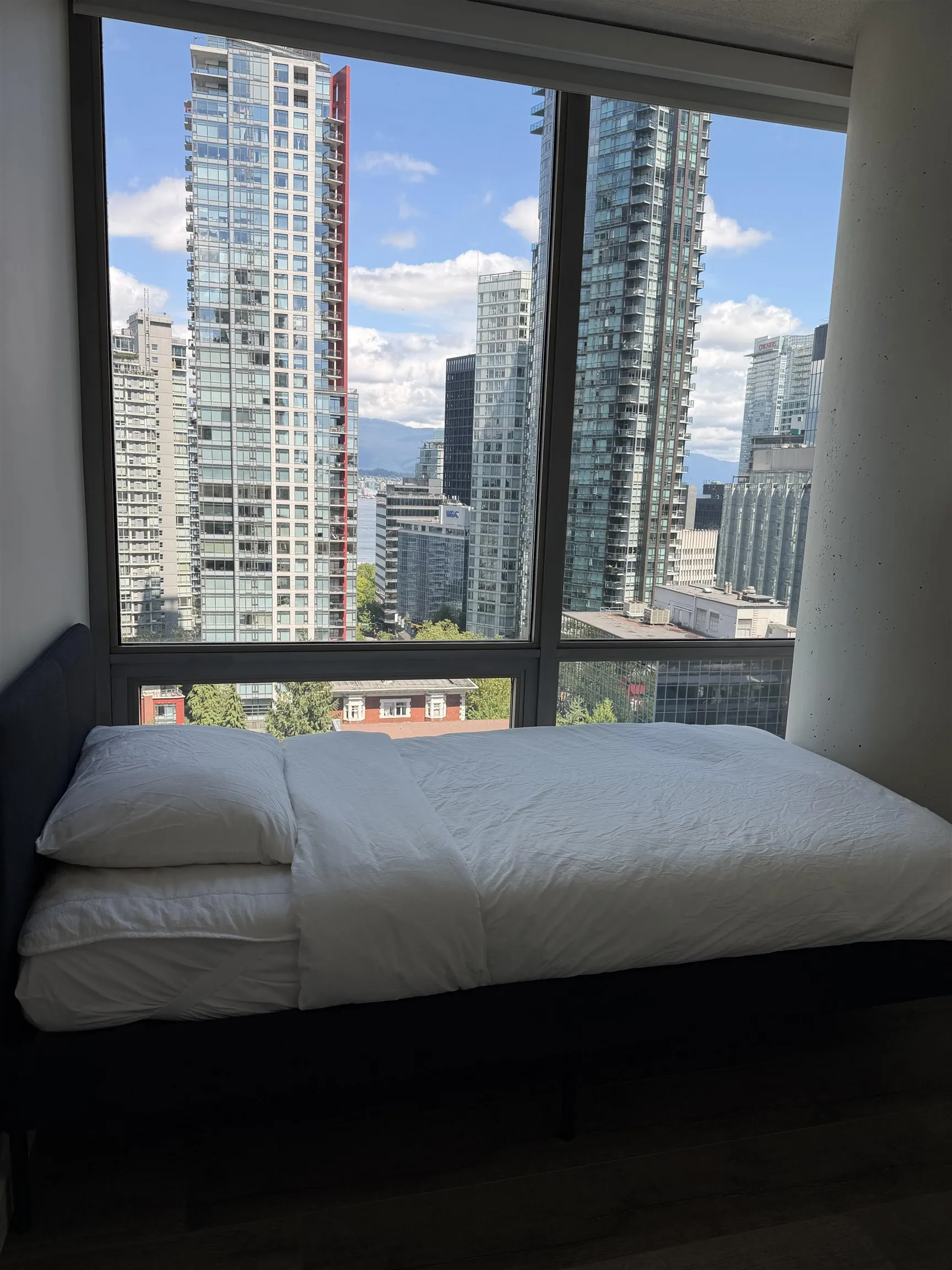 1200 W Georgia Street #1402