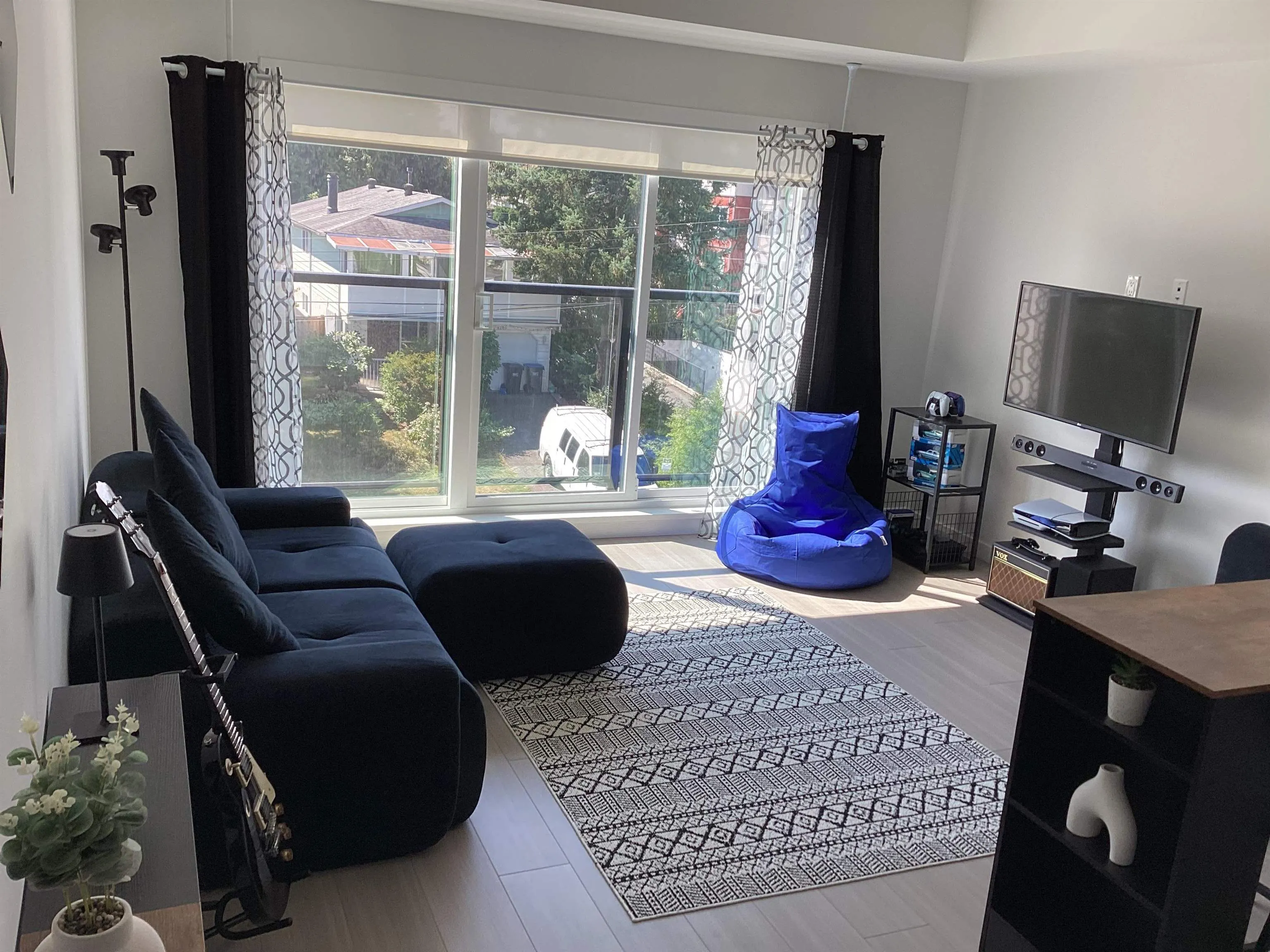 2277 Hawthorne Avenue #303