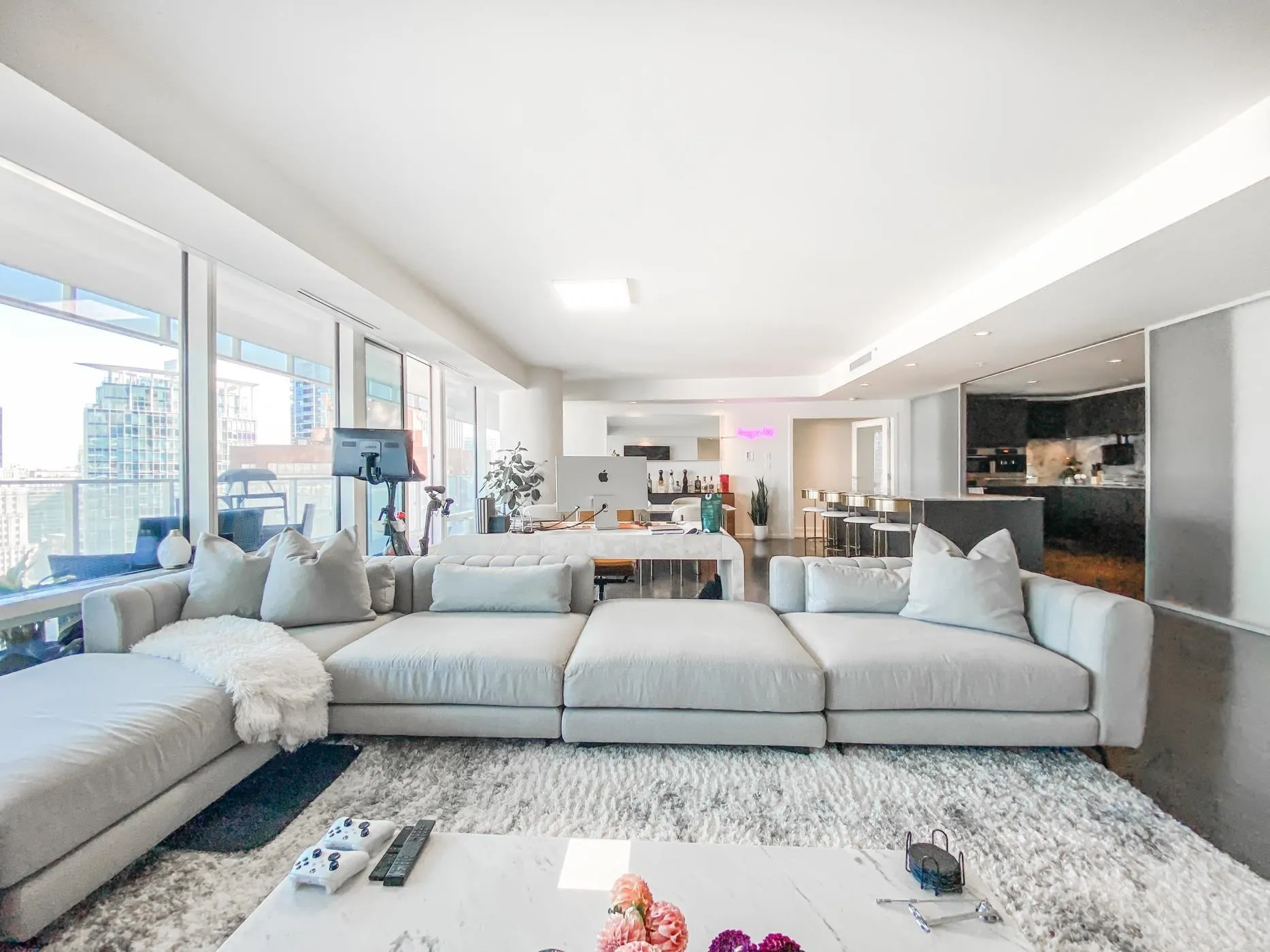 1011 W Cordova Street #2702
