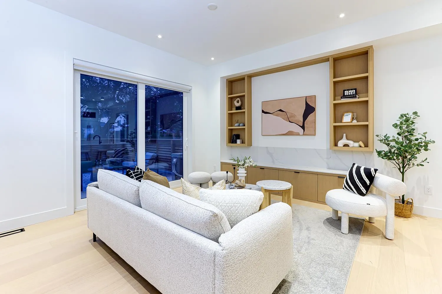 944 E 13 Avenue #1