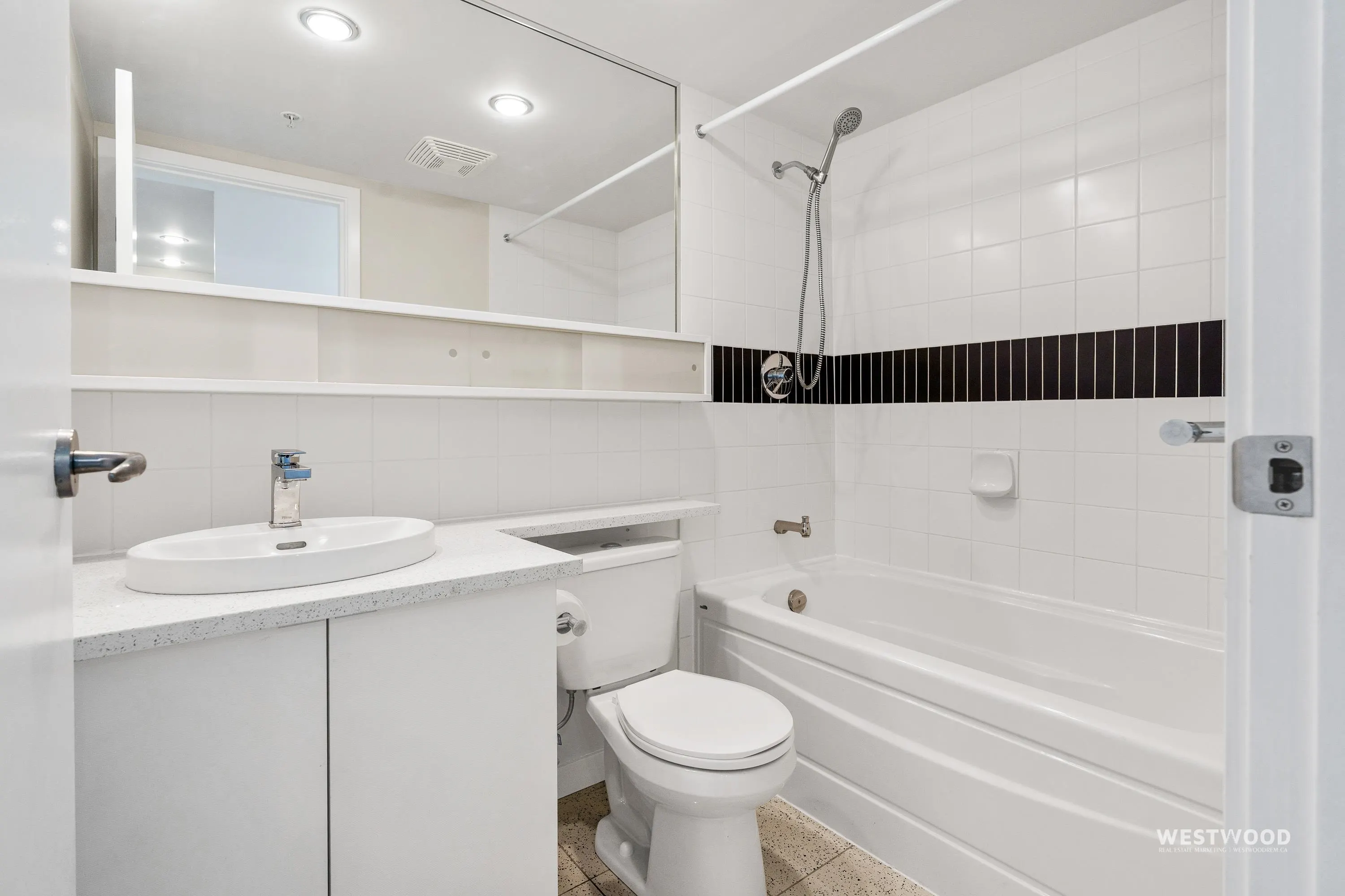 939 Expo Boulevard #808