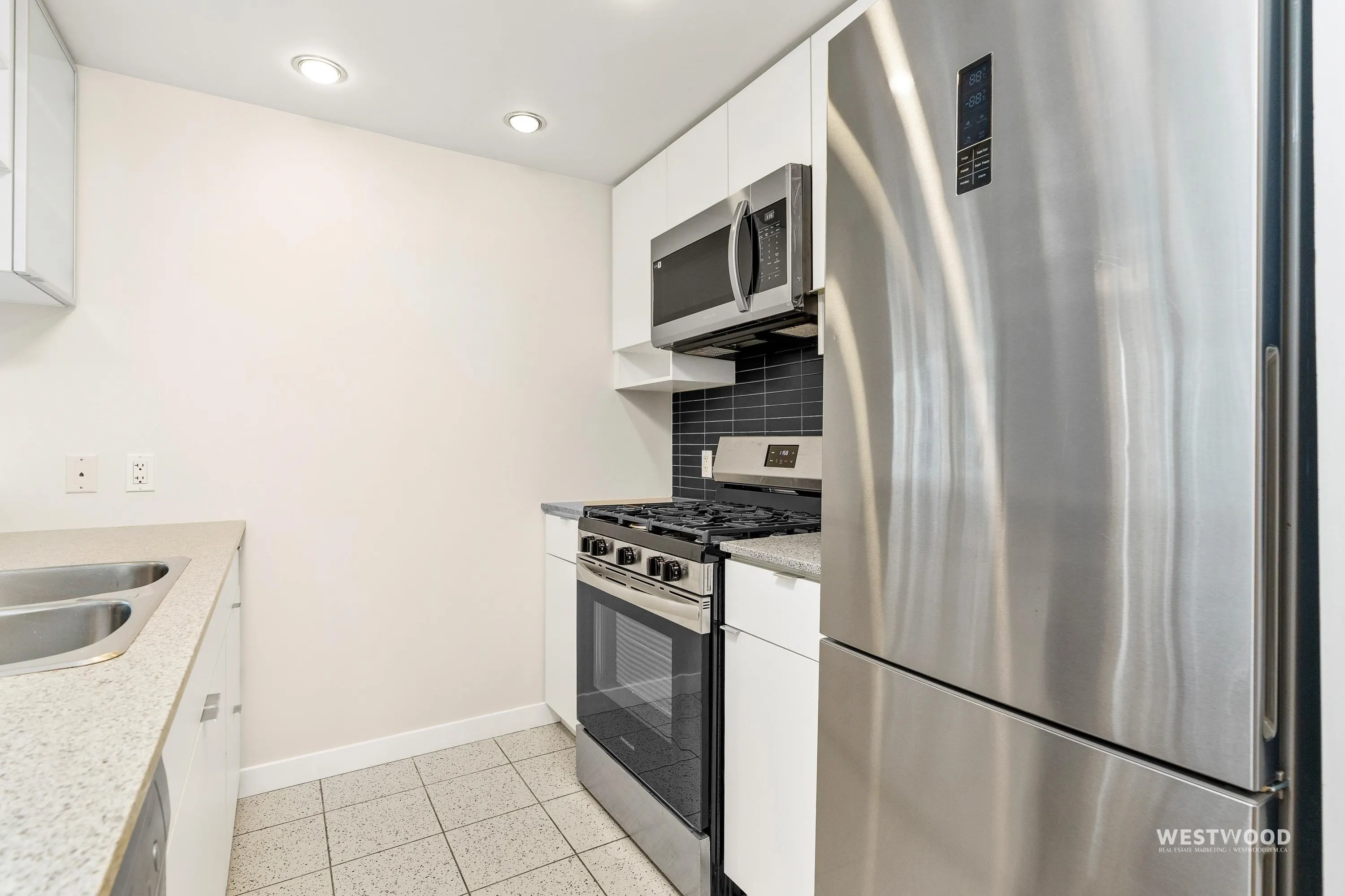 939 Expo Boulevard #808
