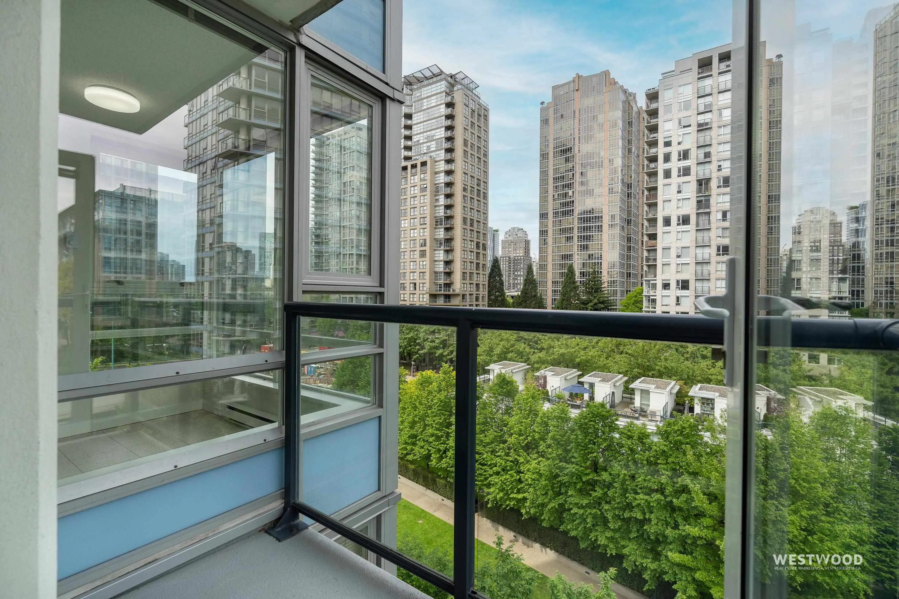 939 Expo Boulevard #808