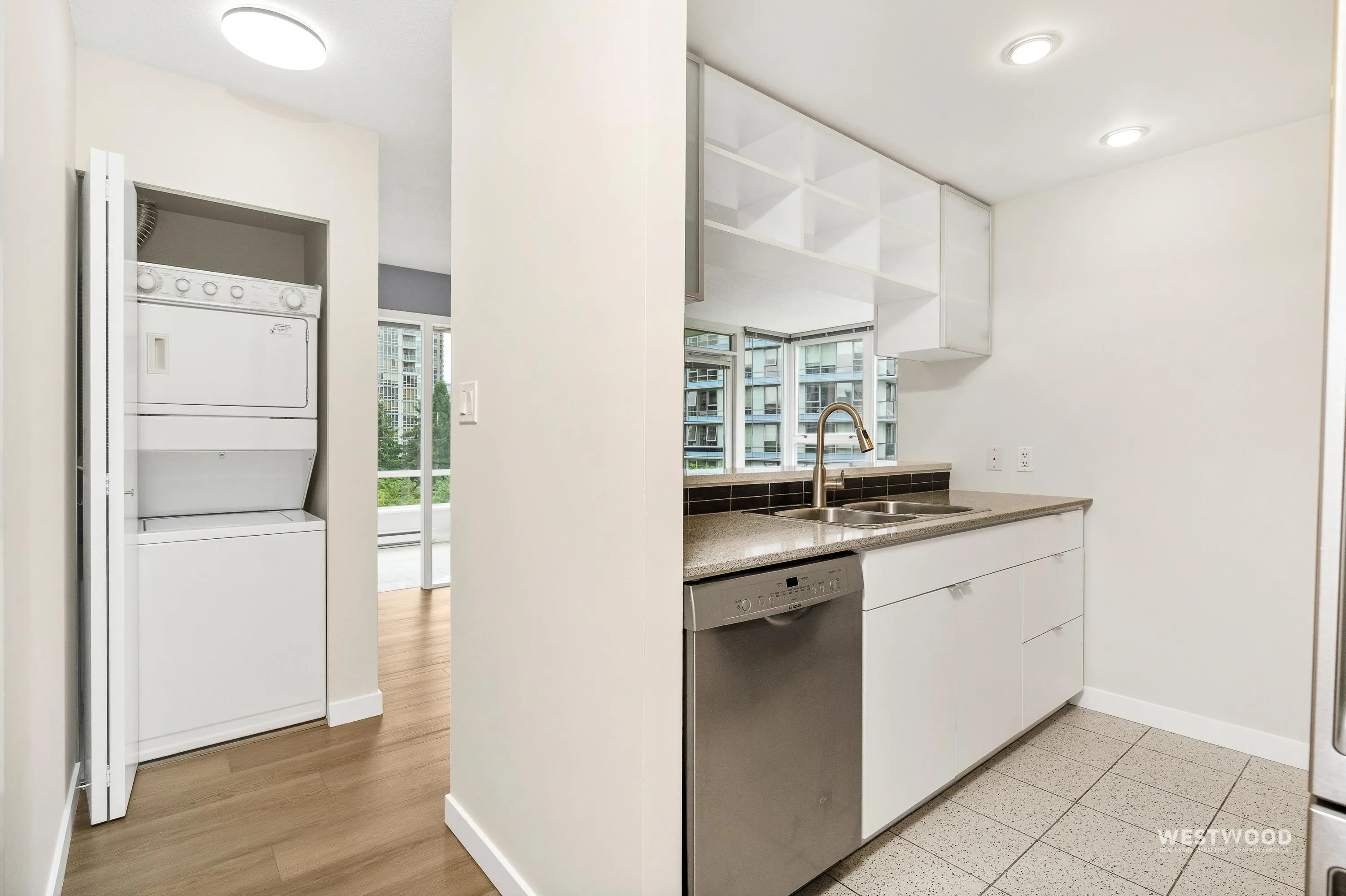 939 Expo Boulevard #808