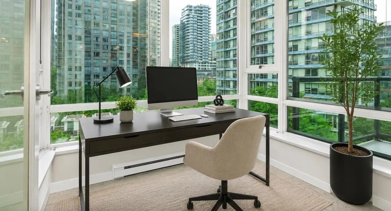 939 Expo Boulevard #808