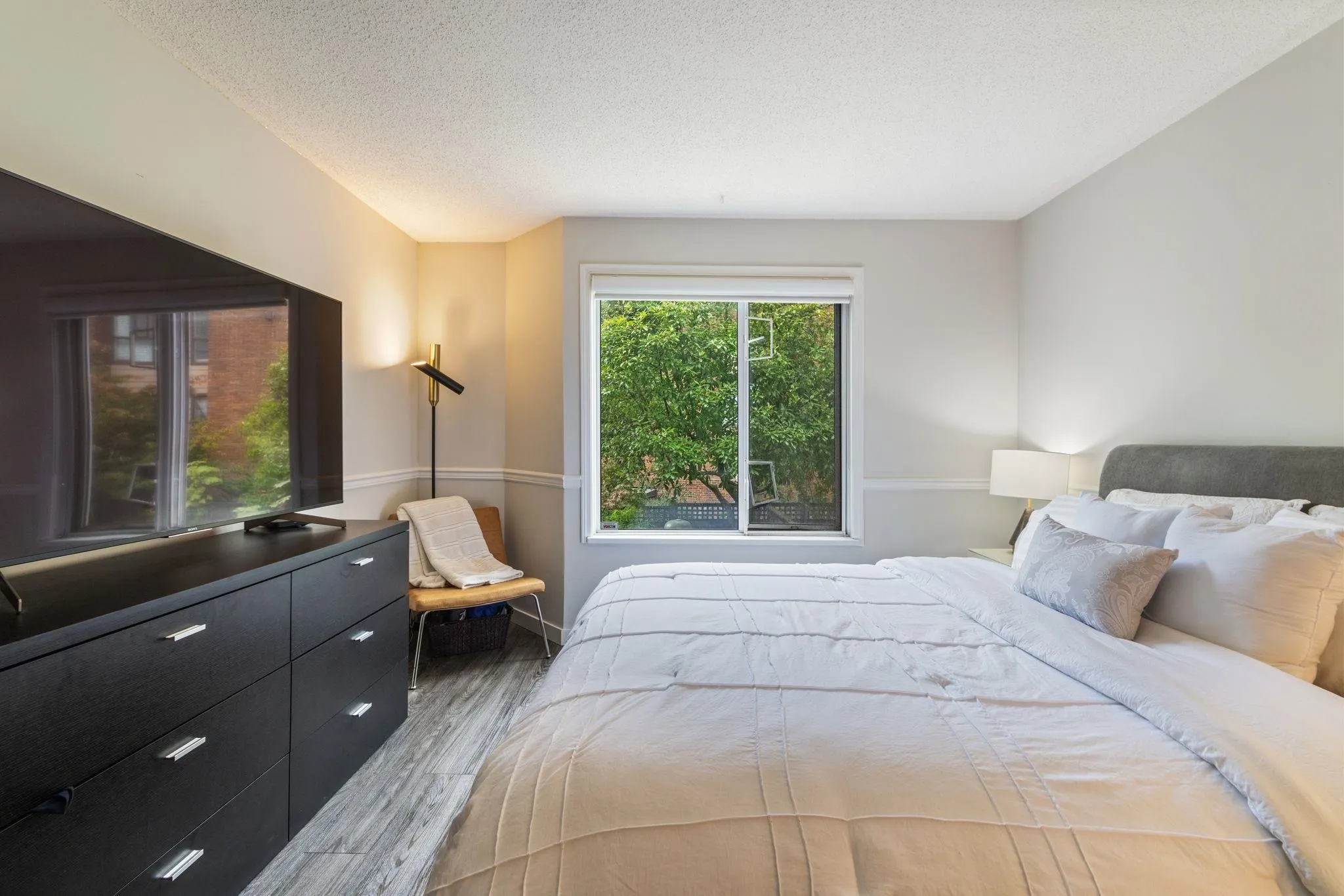 1147 Nelson Street #201