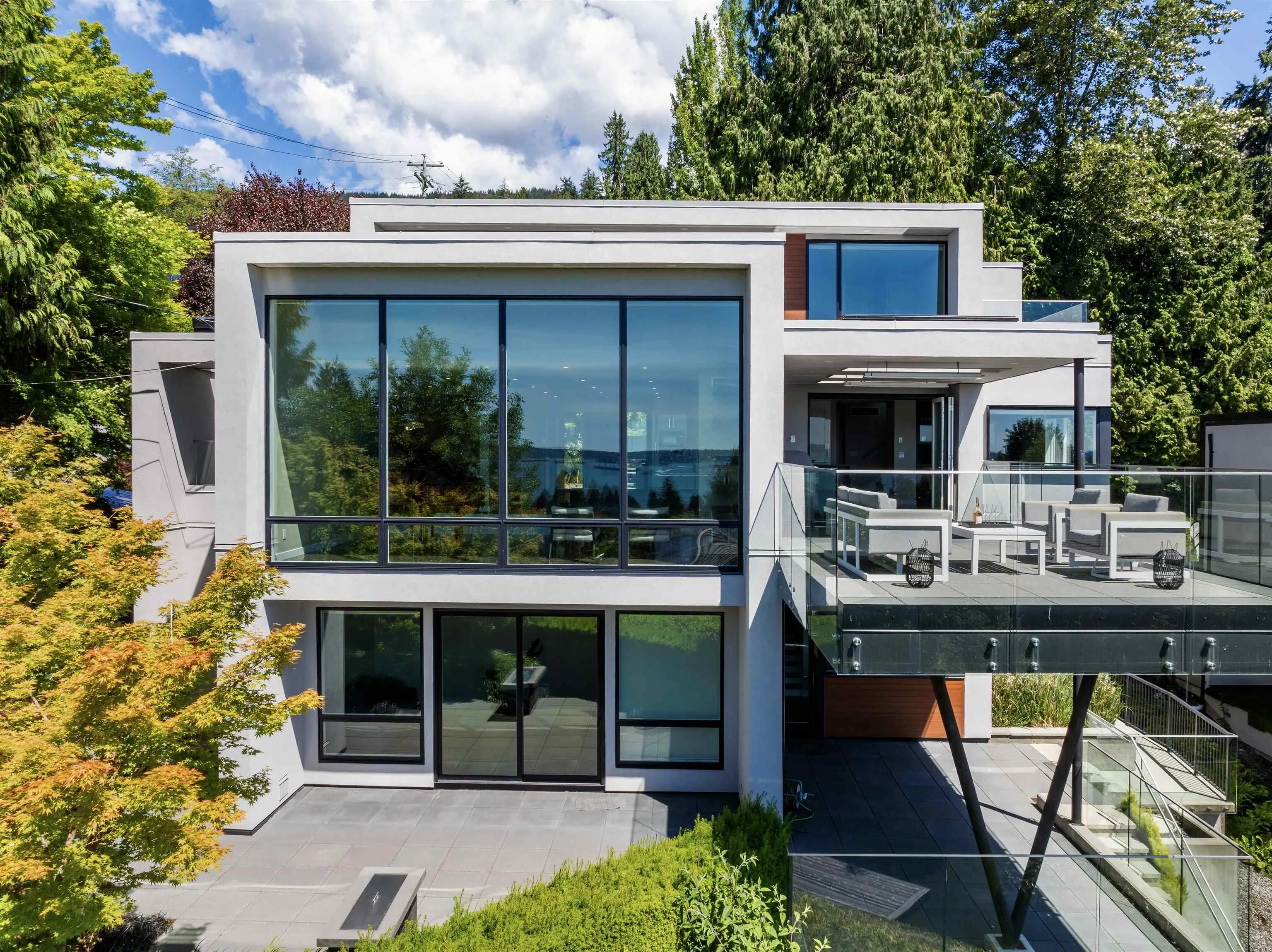 2496 Ottawa Avenue