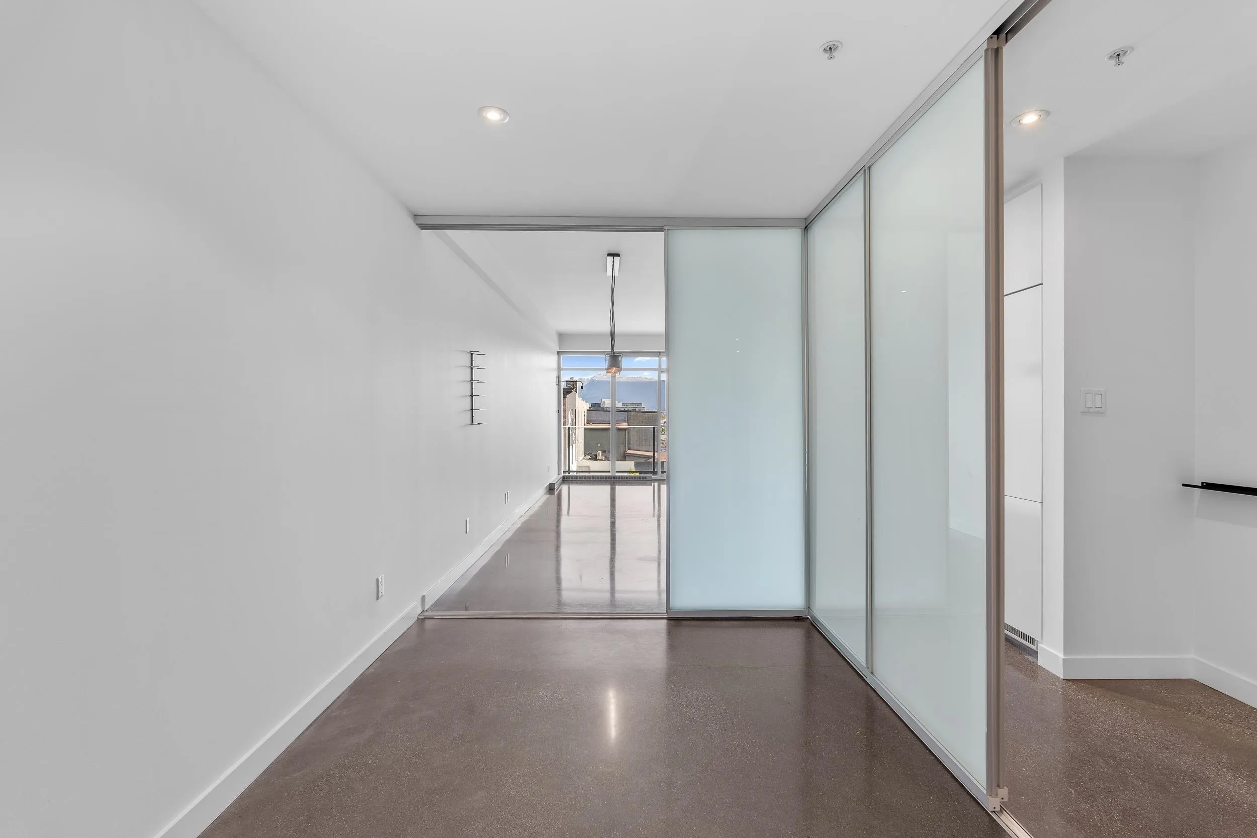 256 E 2nd Avenue #417
