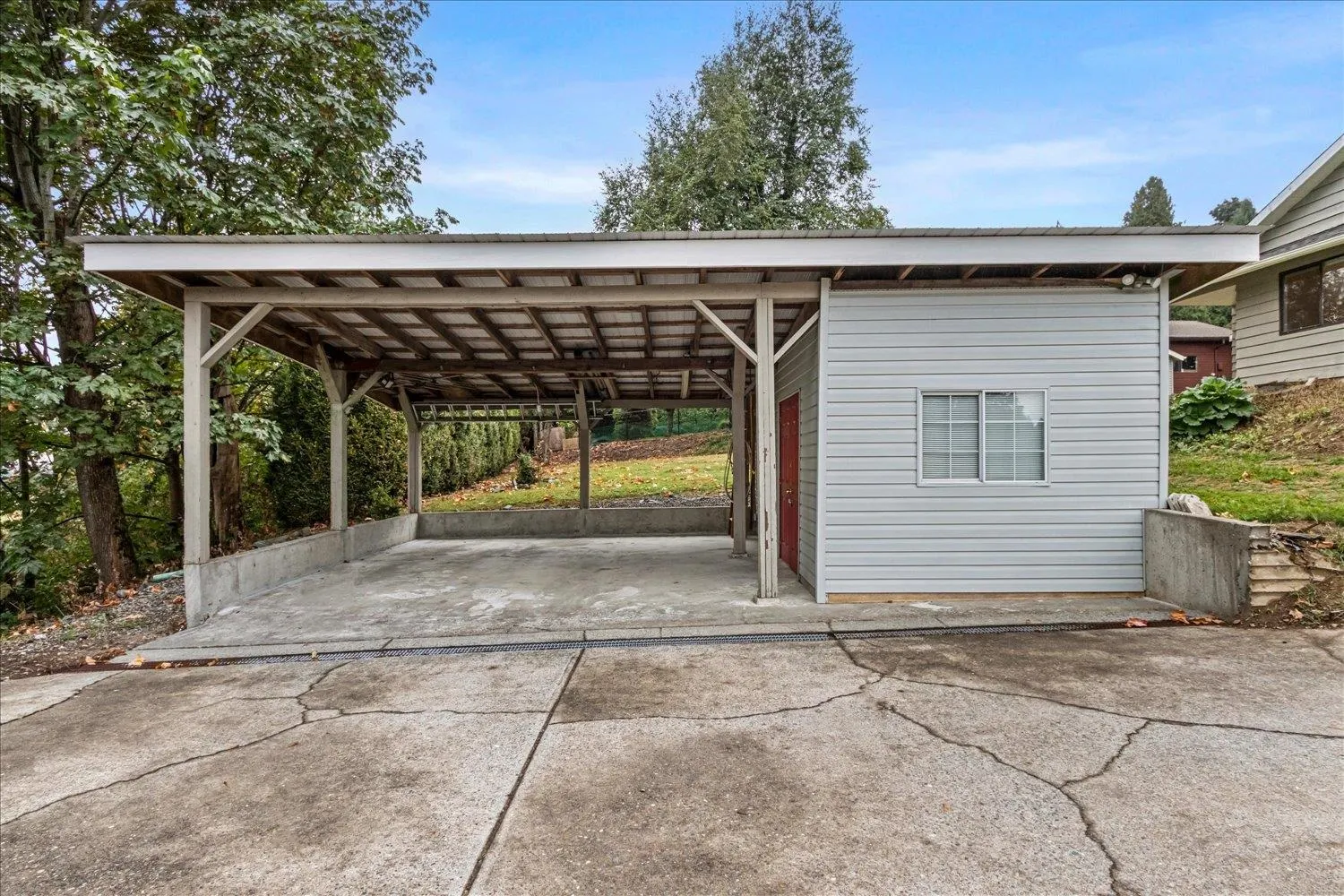 9951 Hillcrest Drive