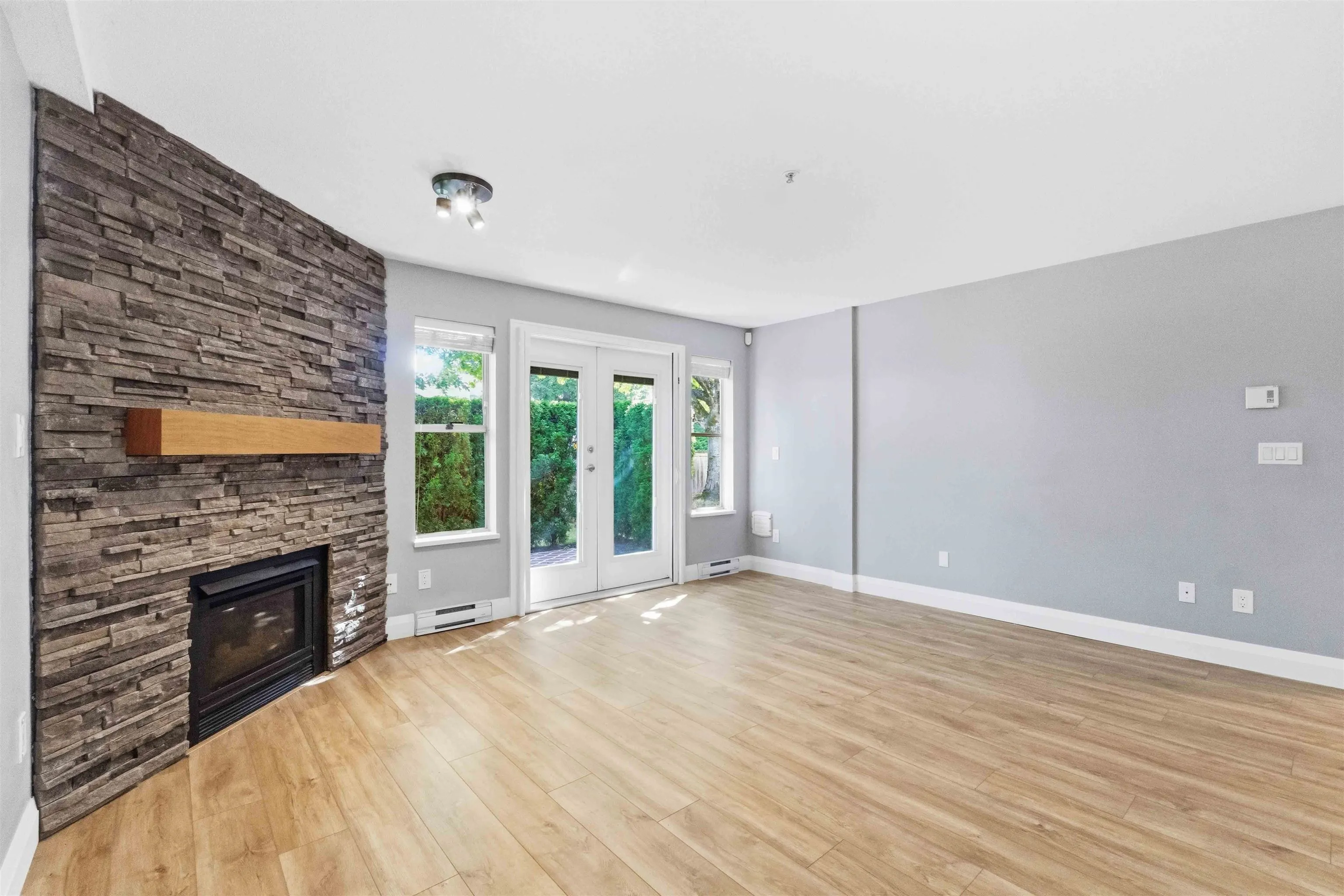 19160 119 Avenue #8
