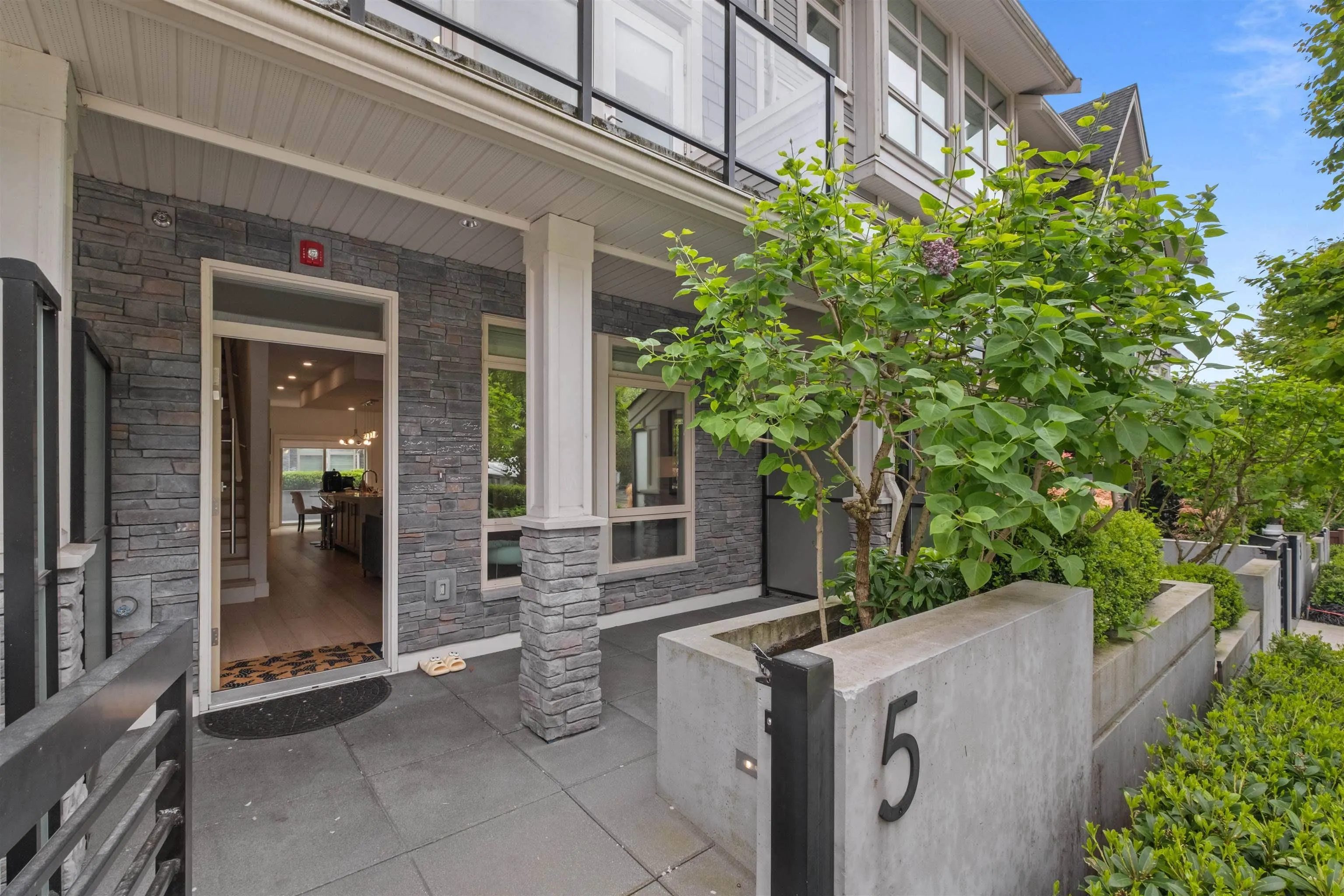 115 W Queens Road #5