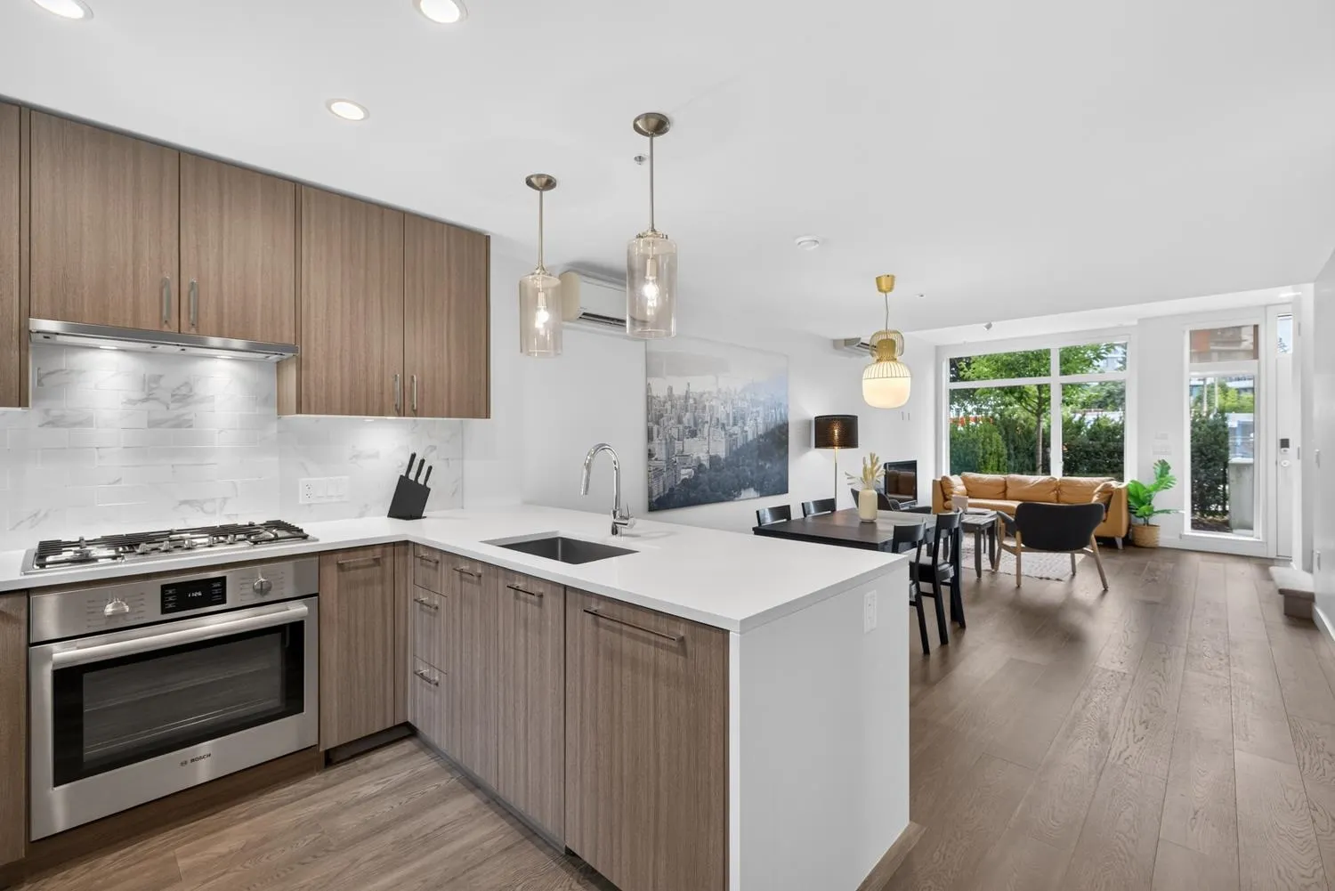 561 W 29th Avenue