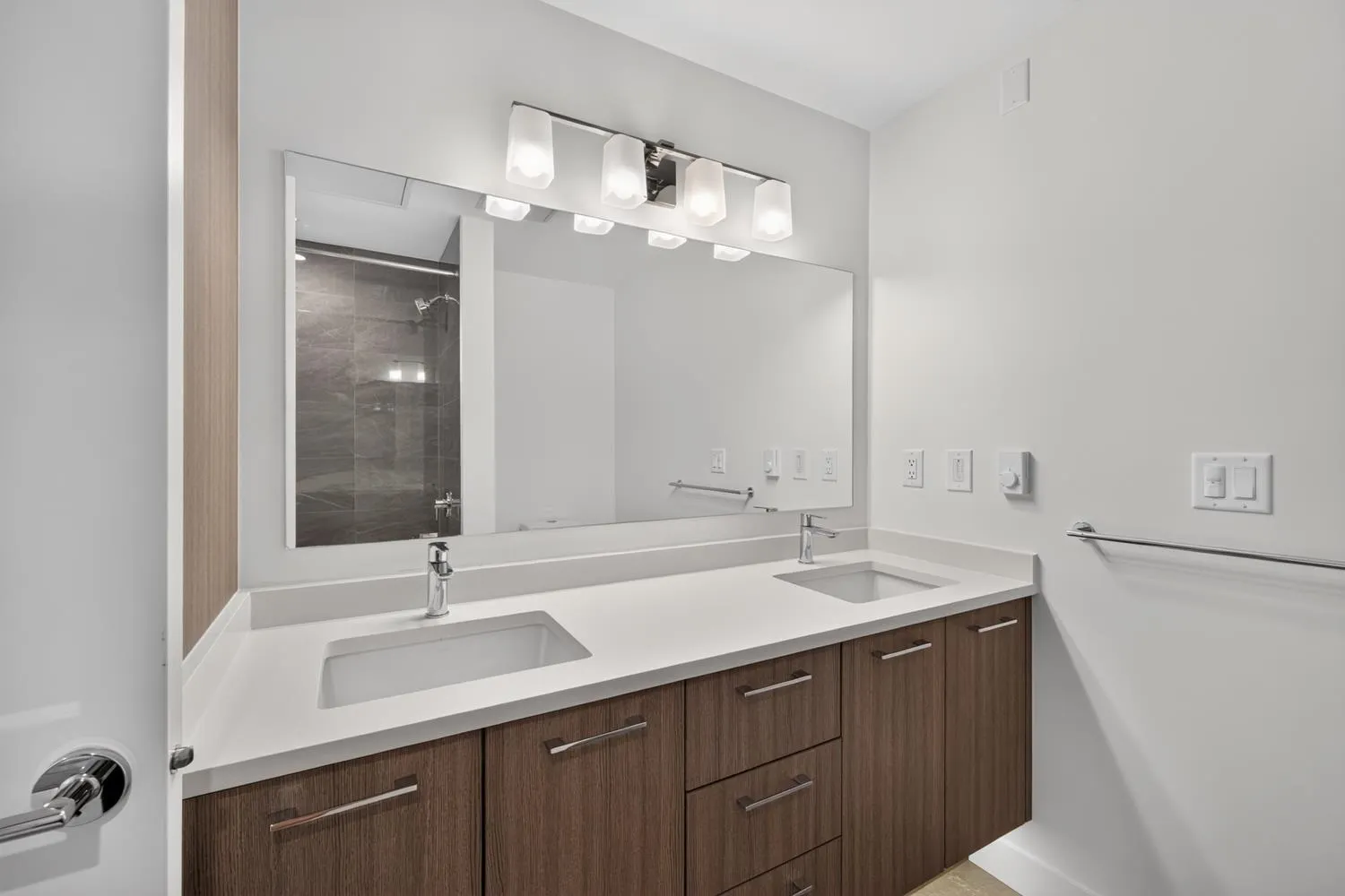 561 W 29th Avenue