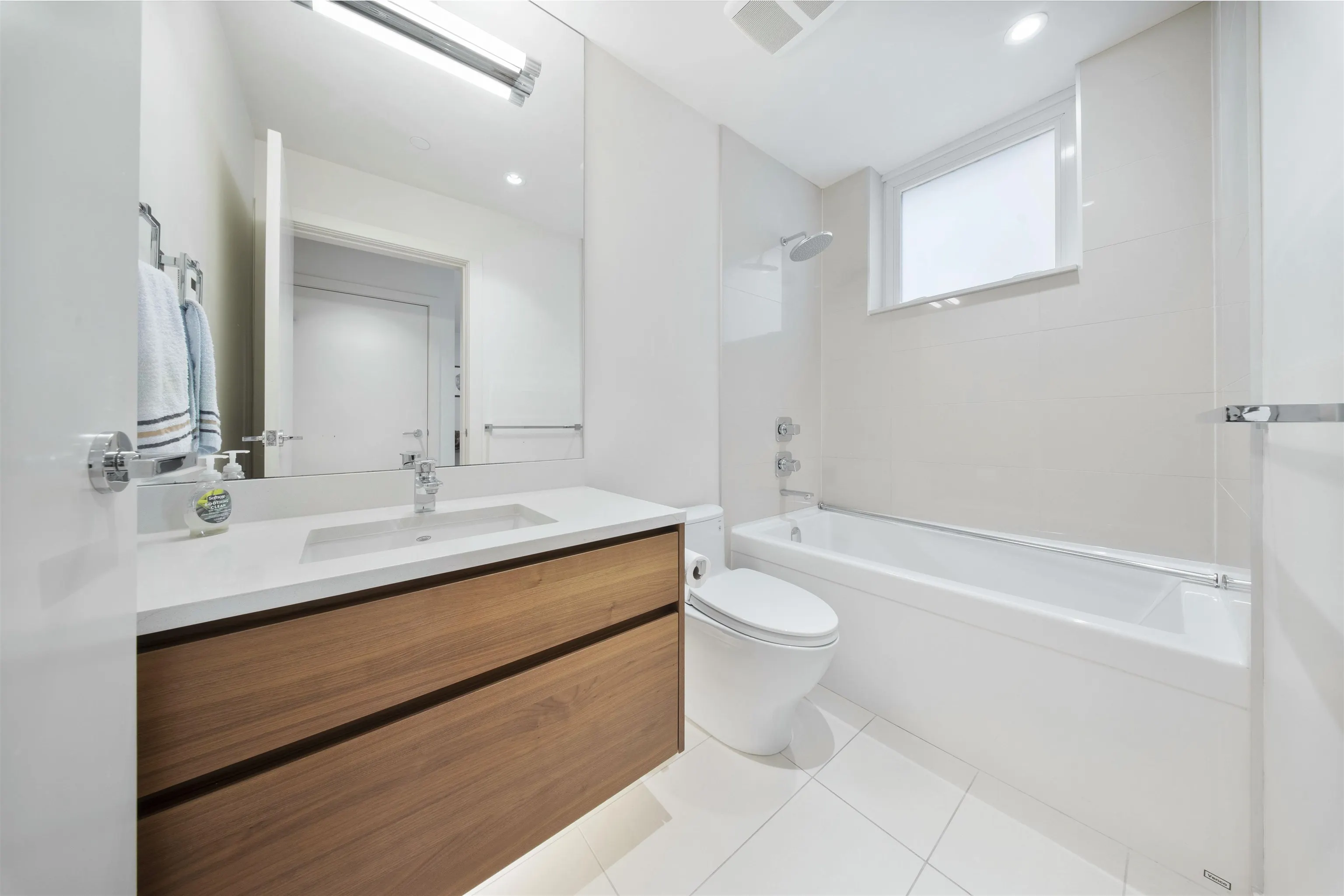 2095 W 44th Avenue #203