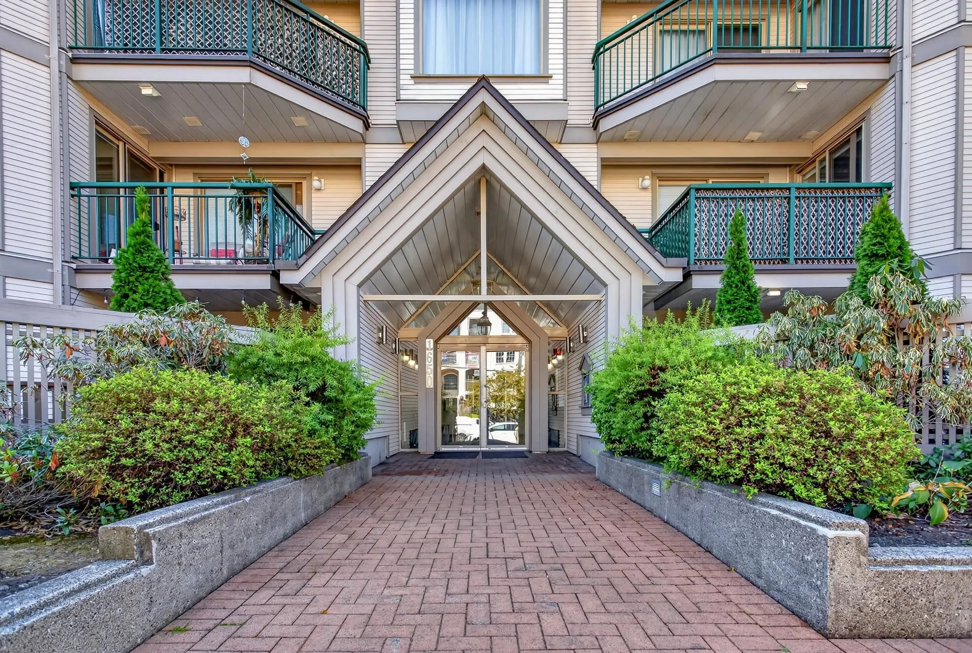 1650 Grant Avenue #306